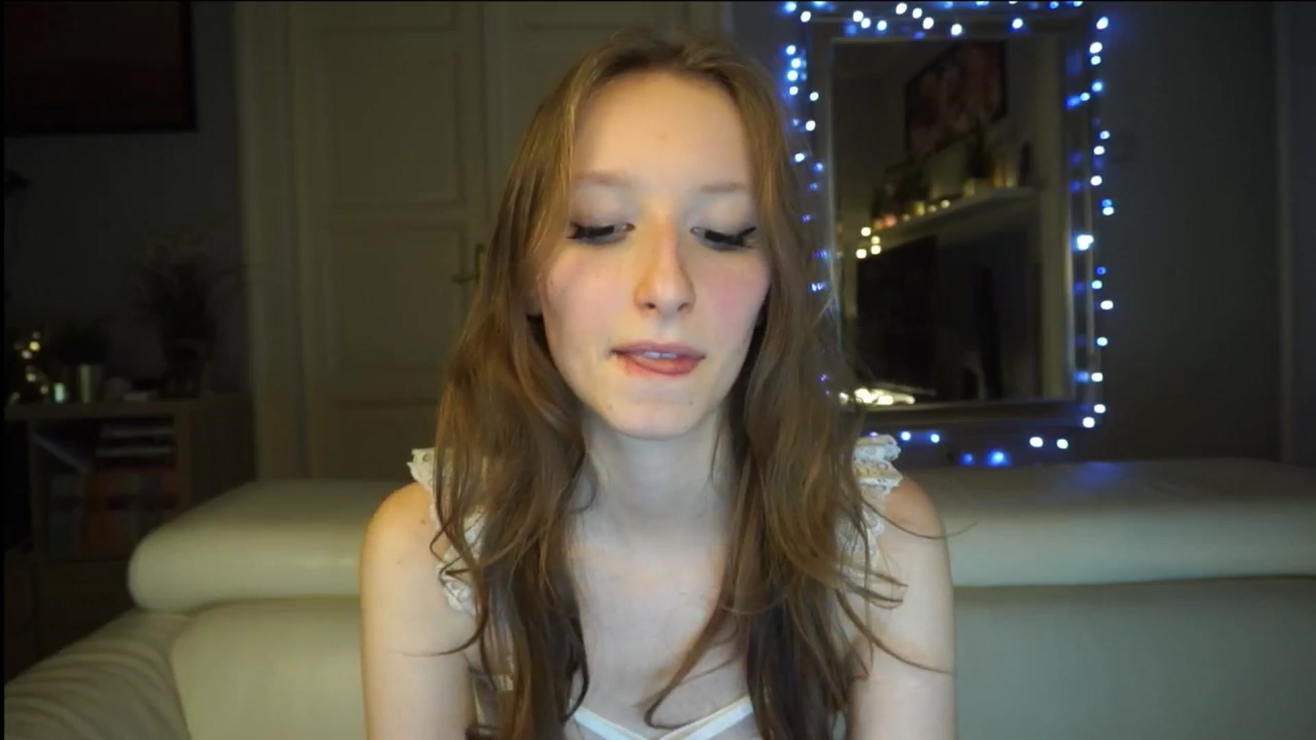 Gallery image thumbnail from Sw33t_g1rl's myfreecams stream on, 02/05/2026, 19:41 image 4 of 20
