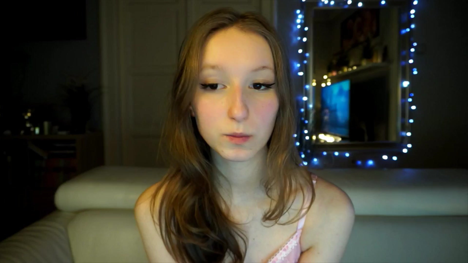 Gallery image thumbnail from Sw33t_g1rl's myfreecams stream on, 02/07/2026, 19:28 image 14 of 20