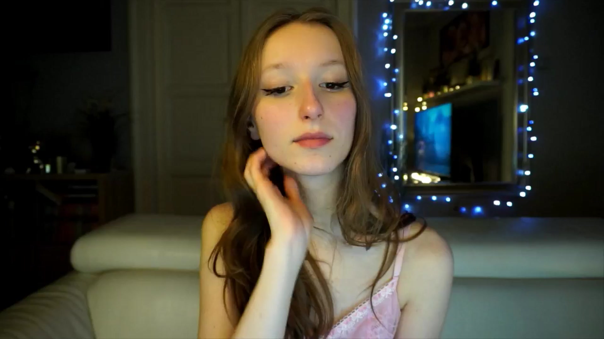 Gallery image thumbnail from Sw33t_g1rl's myfreecams stream on, 02/07/2026, 19:28 image 16 of 20