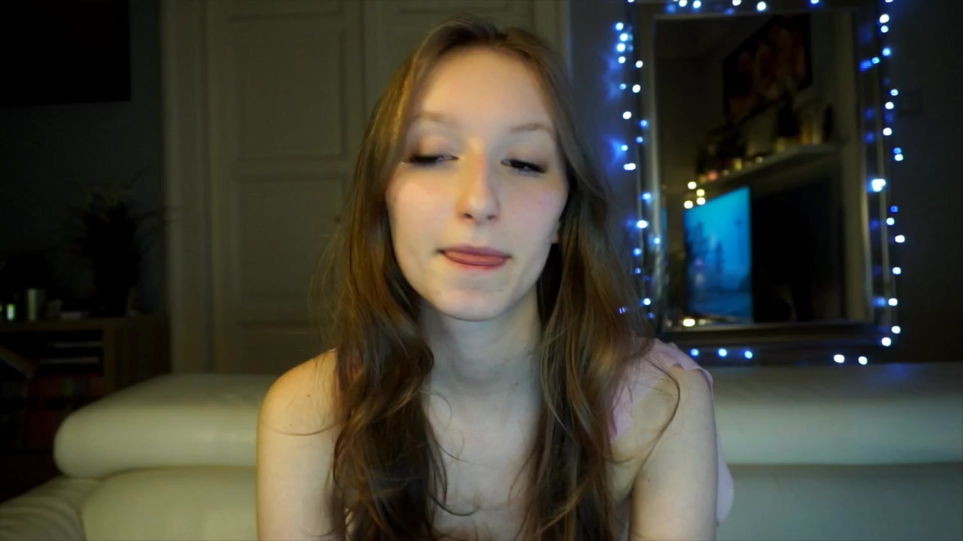 Gallery image thumbnail from Sw33t_g1rl's myfreecams stream on, 02/09/2026, 19:55 image 14 of 20