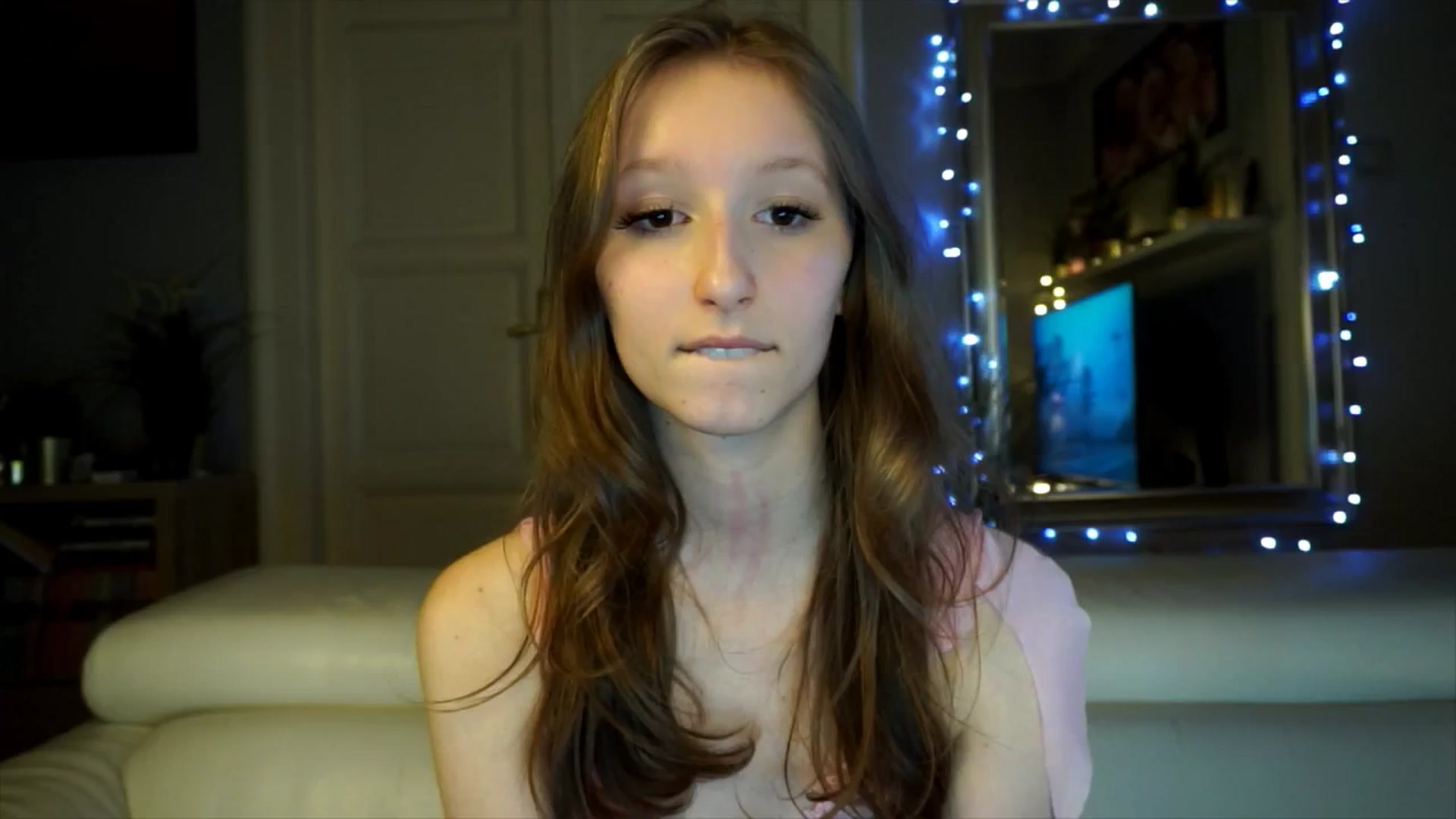 Gallery image thumbnail from Sw33t_g1rl's myfreecams stream on, 02/09/2026, 19:55 image 17 of 20