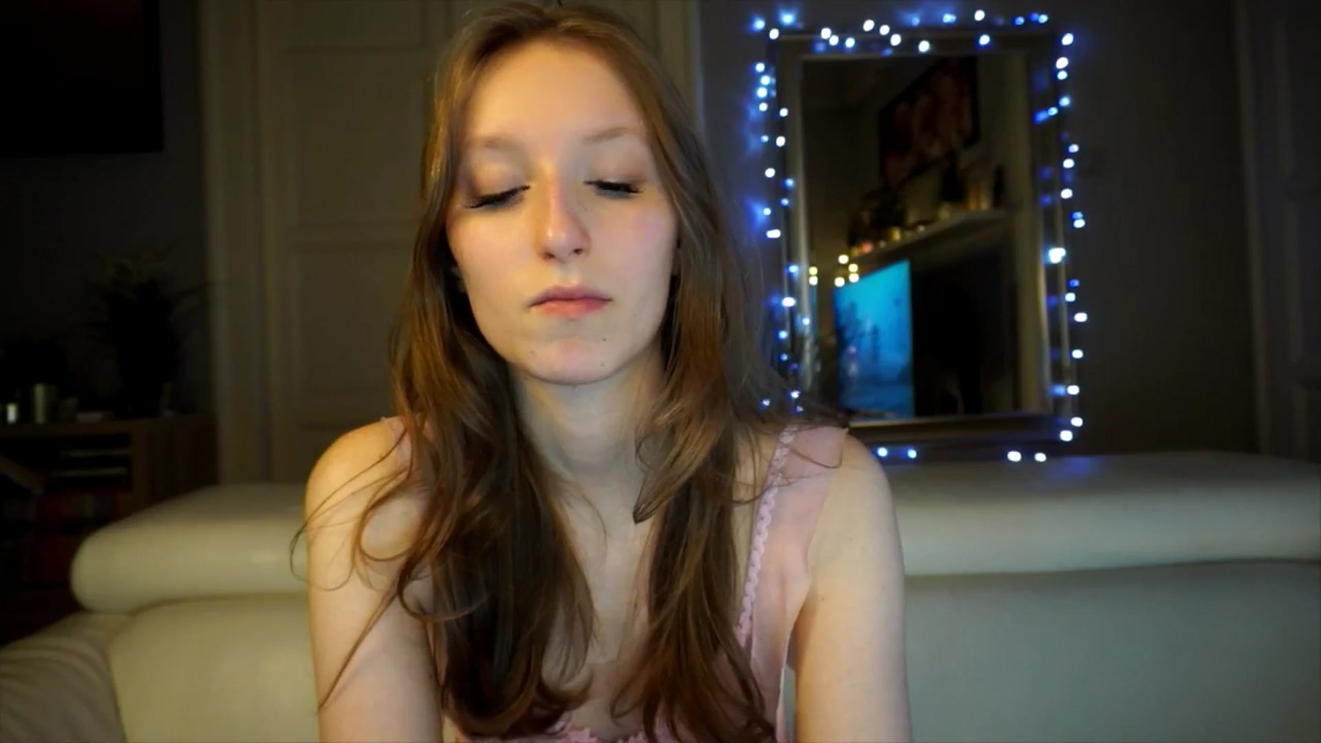 Gallery image thumbnail from Sw33t_g1rl's myfreecams stream on, 02/09/2026, 21:11 image 18 of 20