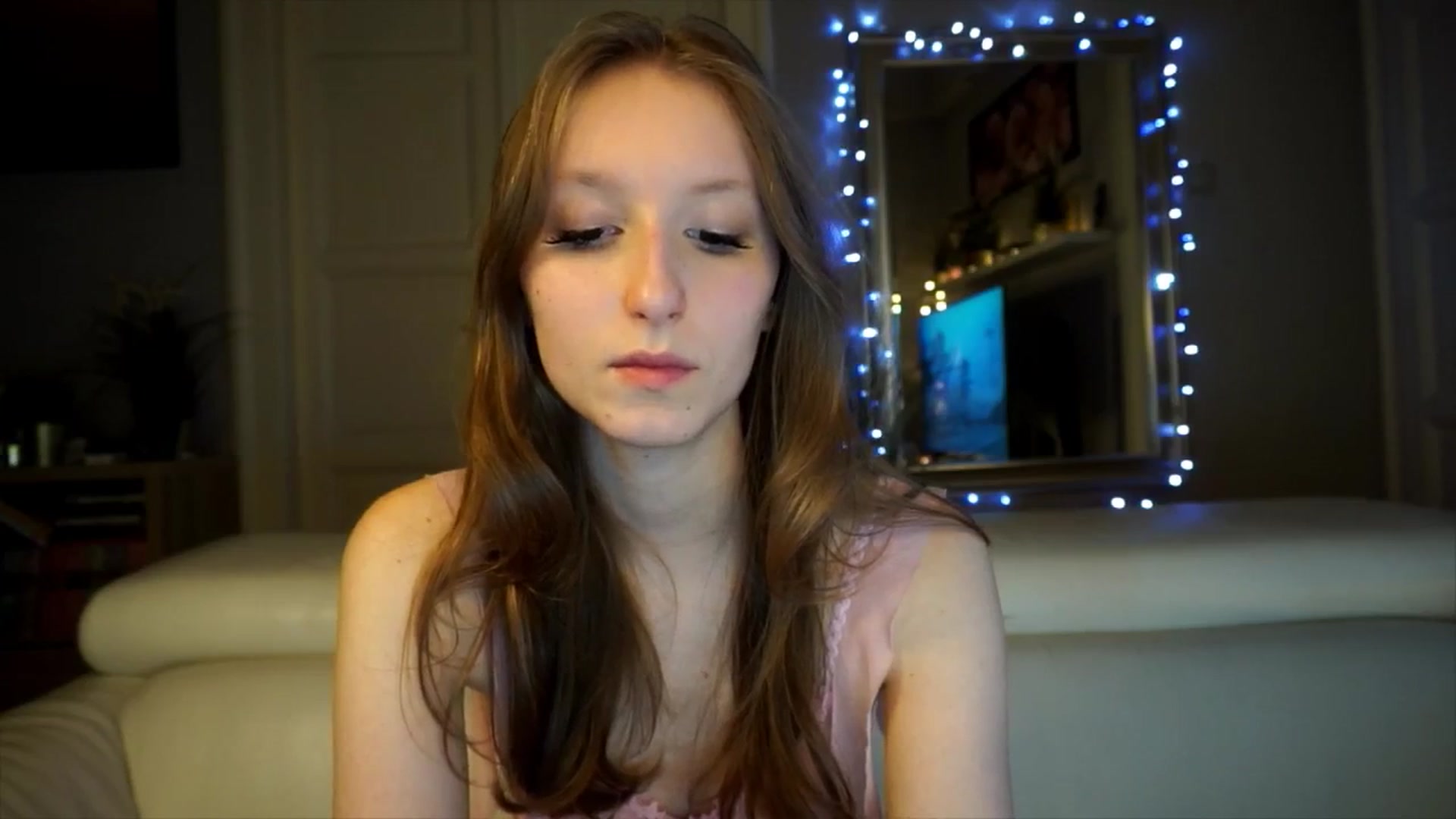 Gallery image thumbnail from Sw33t_g1rl's myfreecams stream on, 02/09/2026, 21:11 image 17 of 20