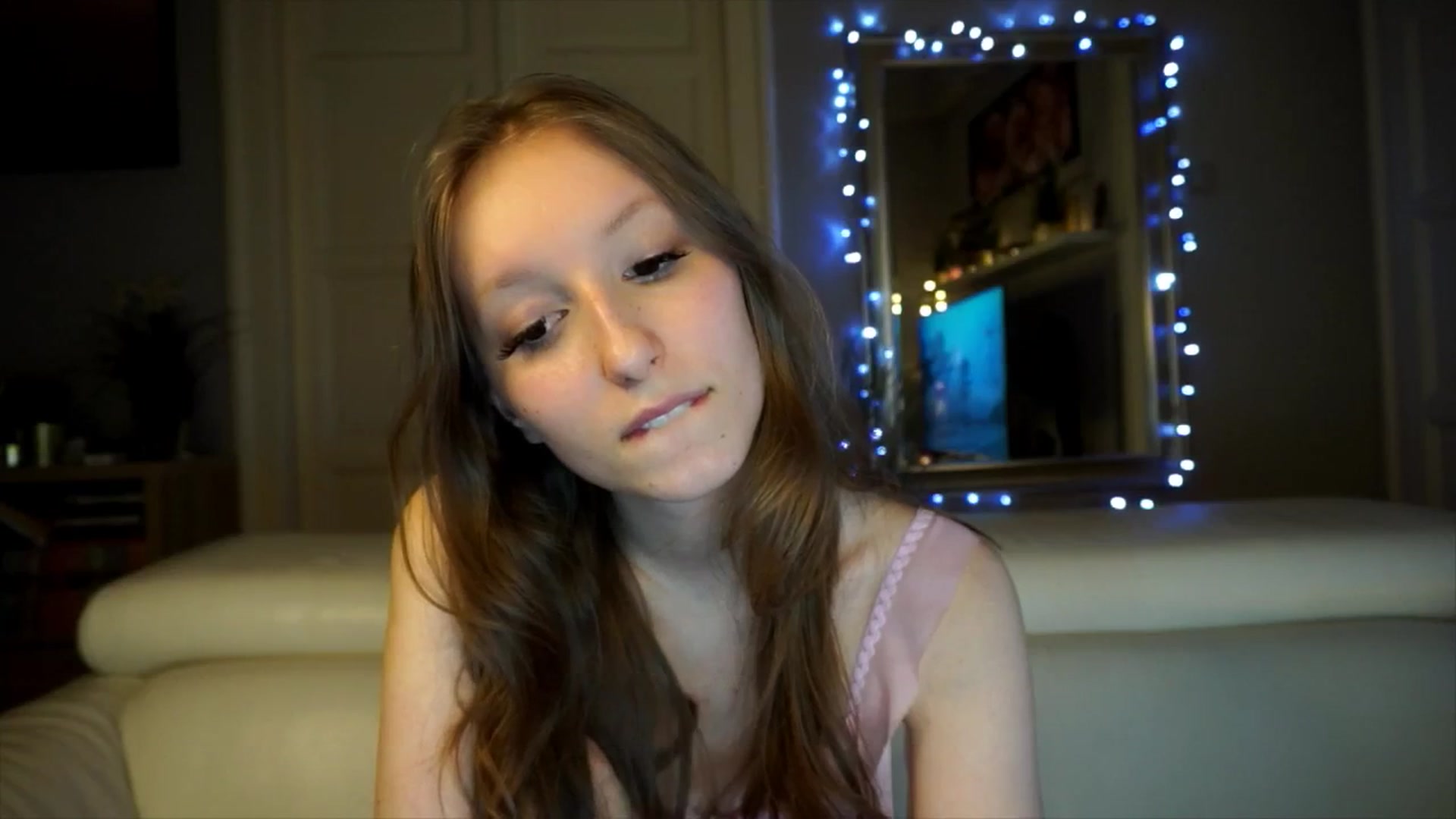 Gallery image thumbnail from Sw33t_g1rl's myfreecams stream on, 02/09/2026, 21:11 image 14 of 20