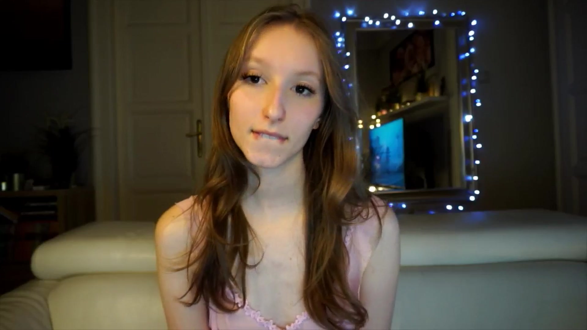Gallery image thumbnail from Sw33t_g1rl's myfreecams stream on, 02/09/2026, 21:11 image 9 of 20