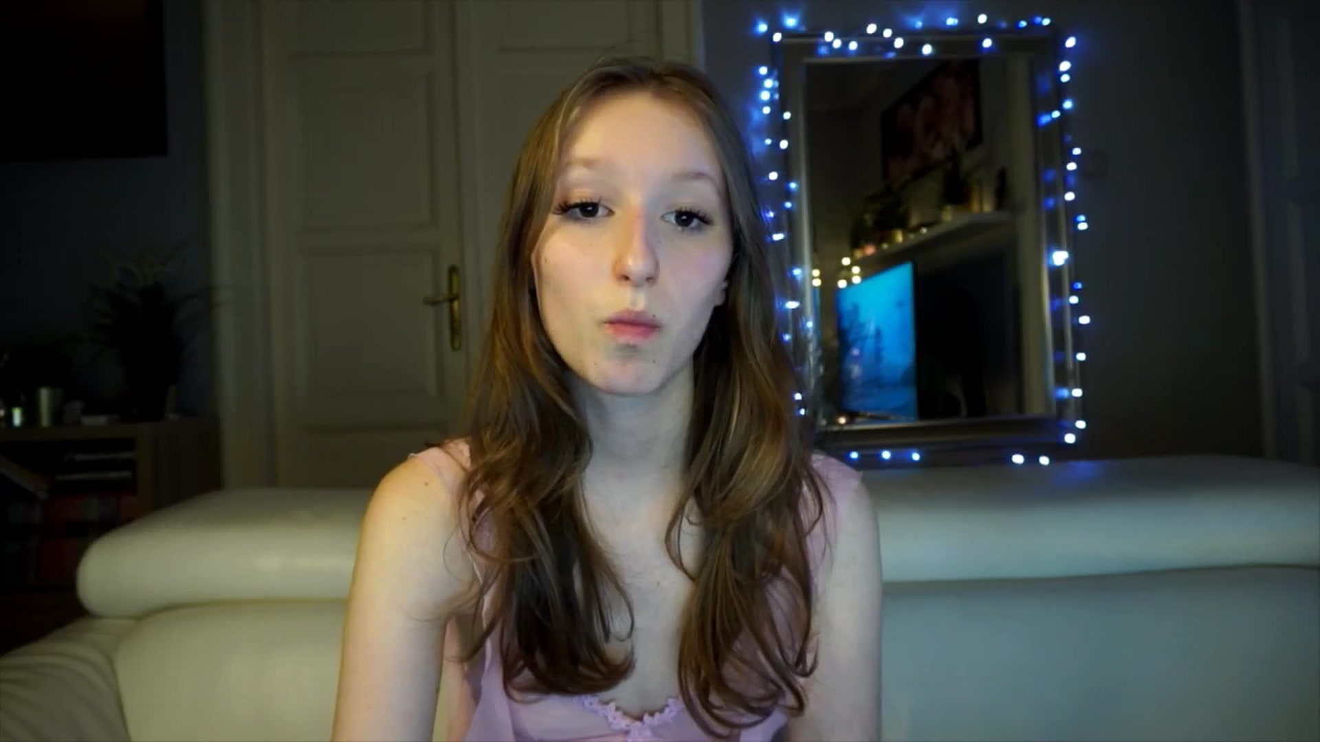 Gallery image thumbnail from Sw33t_g1rl's myfreecams stream on, 02/09/2026, 21:11 image 5 of 20