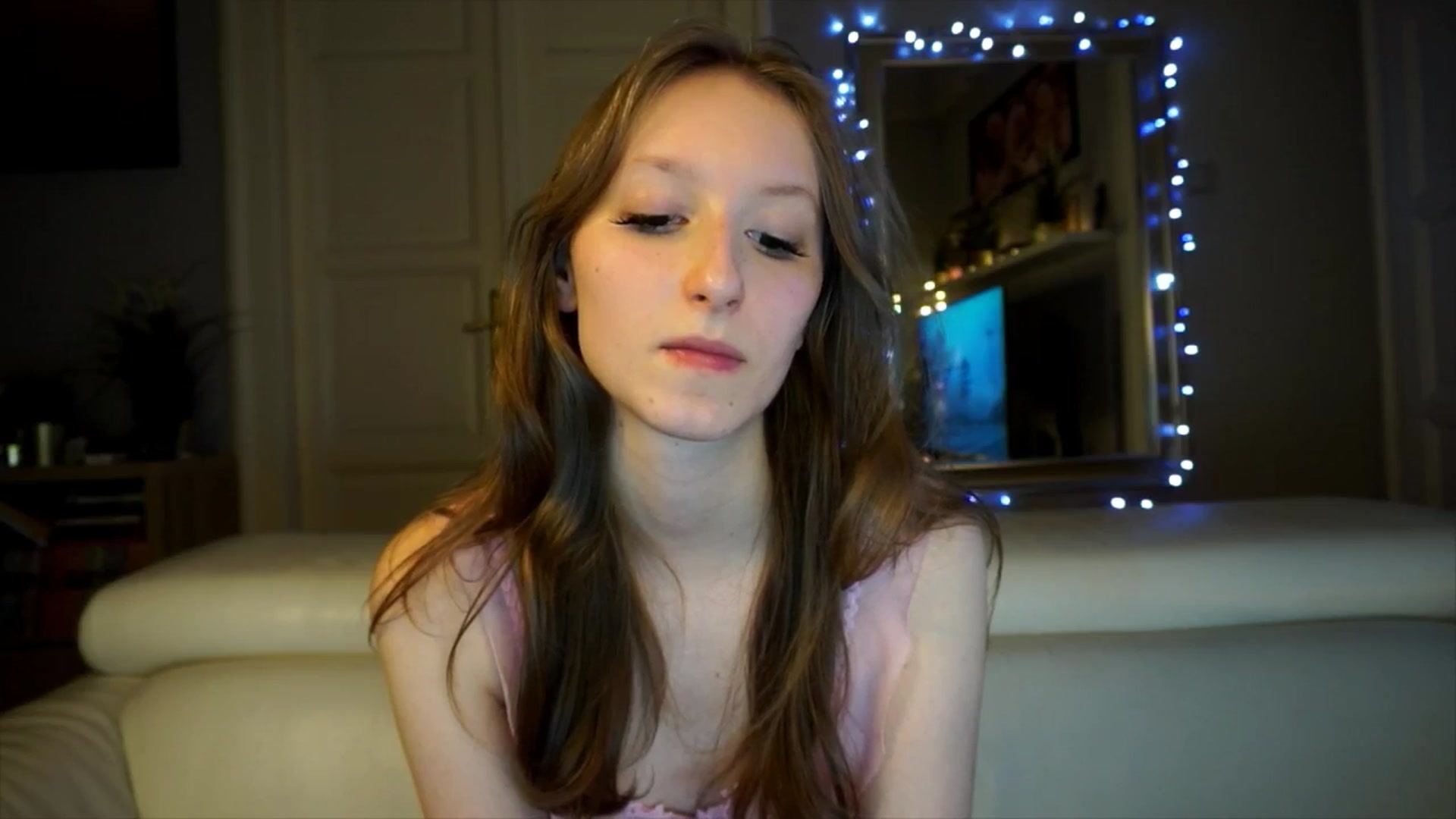 Gallery image thumbnail from Sw33t_g1rl's myfreecams stream on, 02/09/2026, 21:11 image 15 of 20