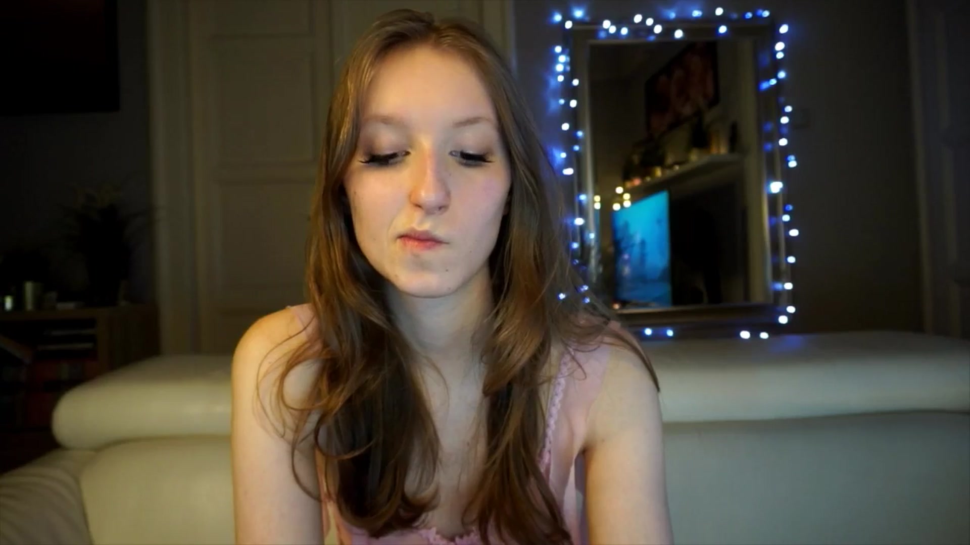 Gallery image thumbnail from Sw33t_g1rl's myfreecams stream on, 02/09/2026, 21:11 image 19 of 20
