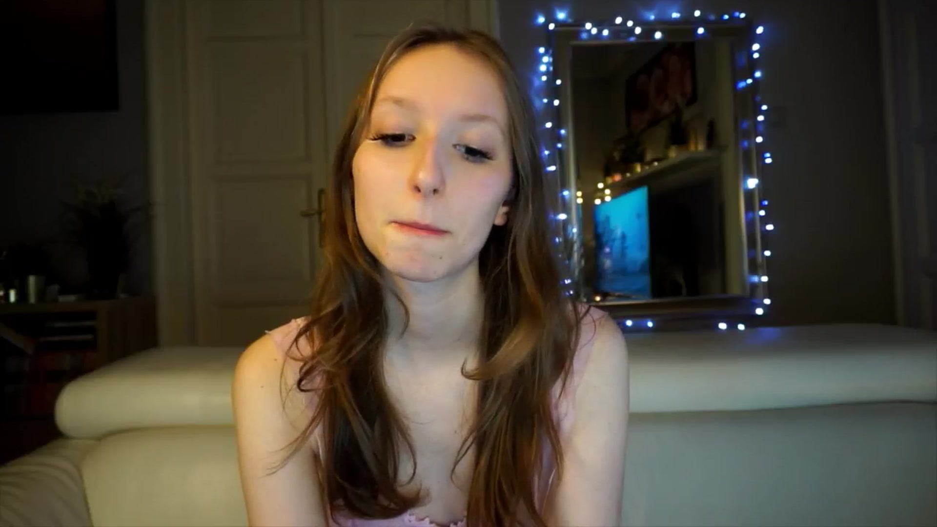 Gallery image thumbnail from Sw33t_g1rl's myfreecams stream on, 02/09/2026, 21:11 image 7 of 20