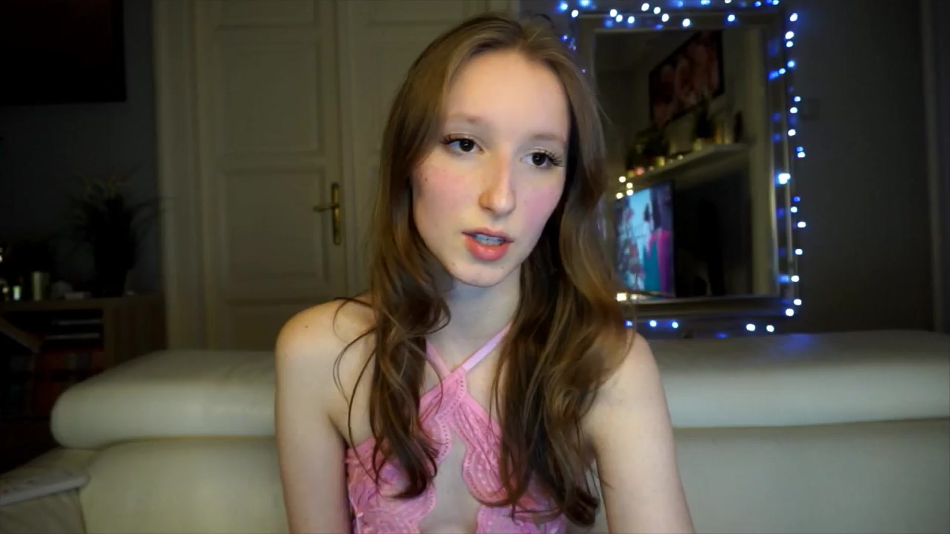 Gallery image thumbnail from Sw33t_g1rl's myfreecams stream on, 02/11/2026, 19:56 image 18 of 20