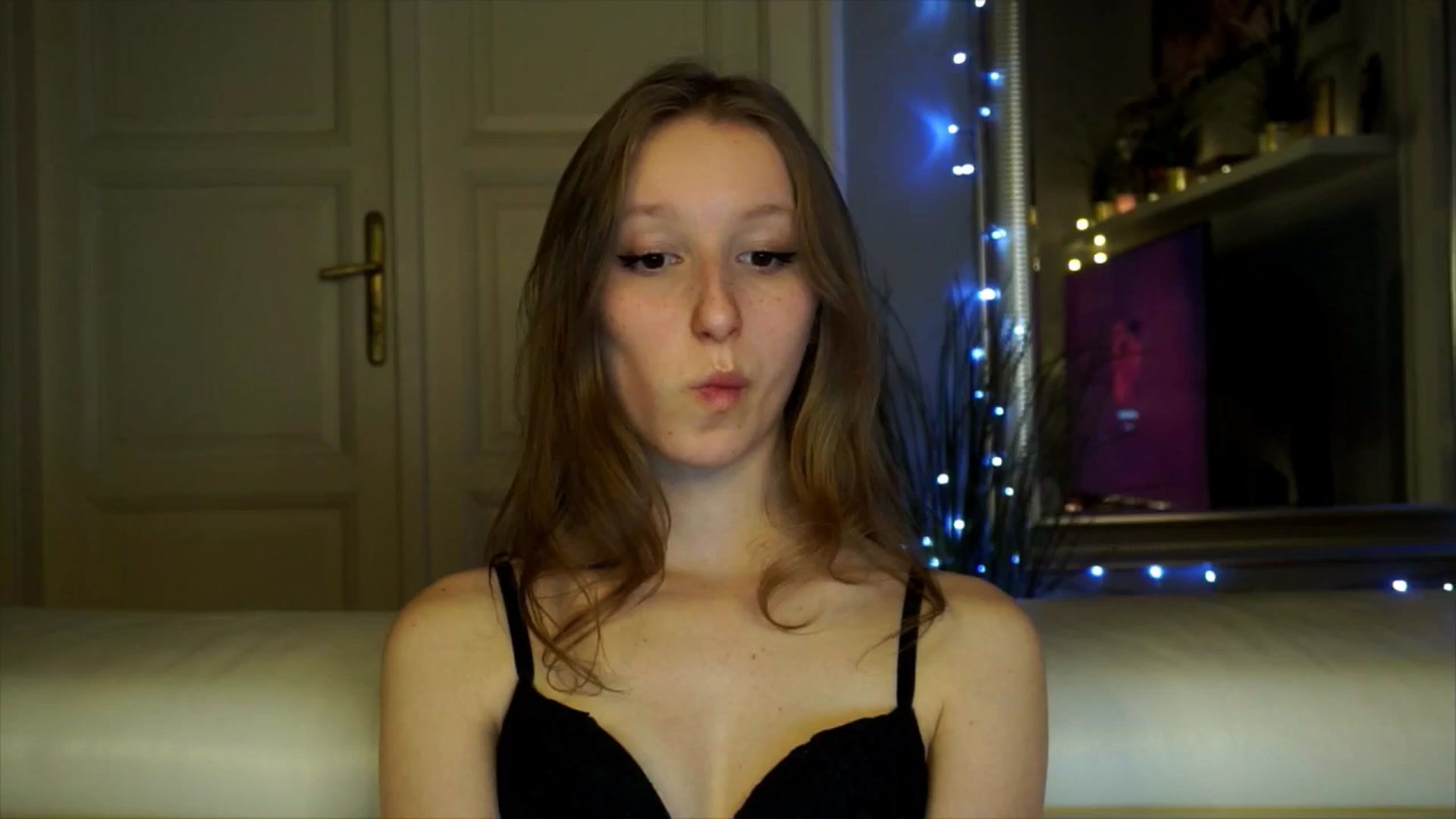Gallery image thumbnail from Sw33t_g1rl's myfreecams stream on, 02/12/2026, 21:30 image 19 of 20