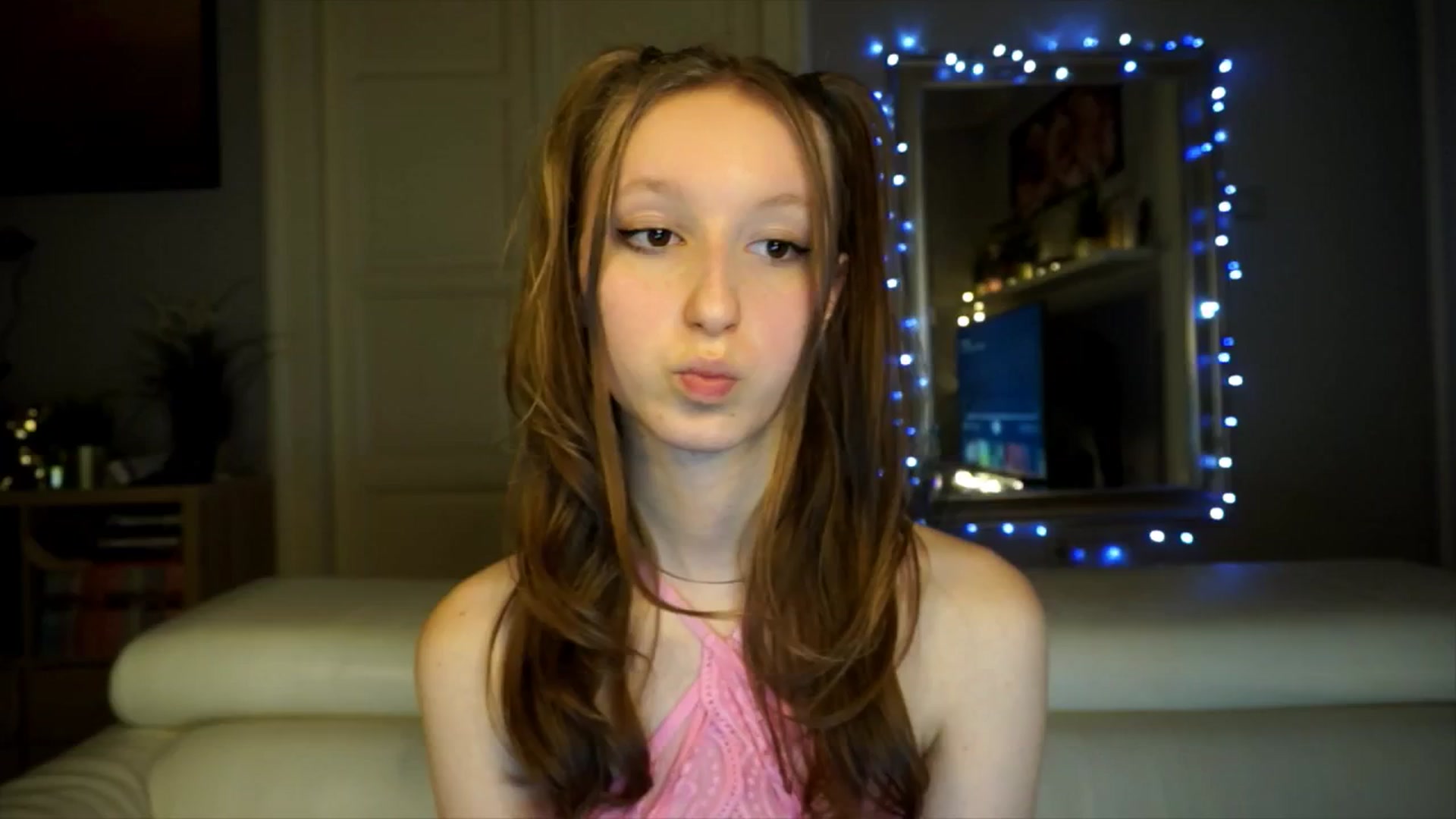 Gallery image thumbnail from Sw33t_g1rl's myfreecams stream on, 02/15/2026, 18:29 image 20 of 20