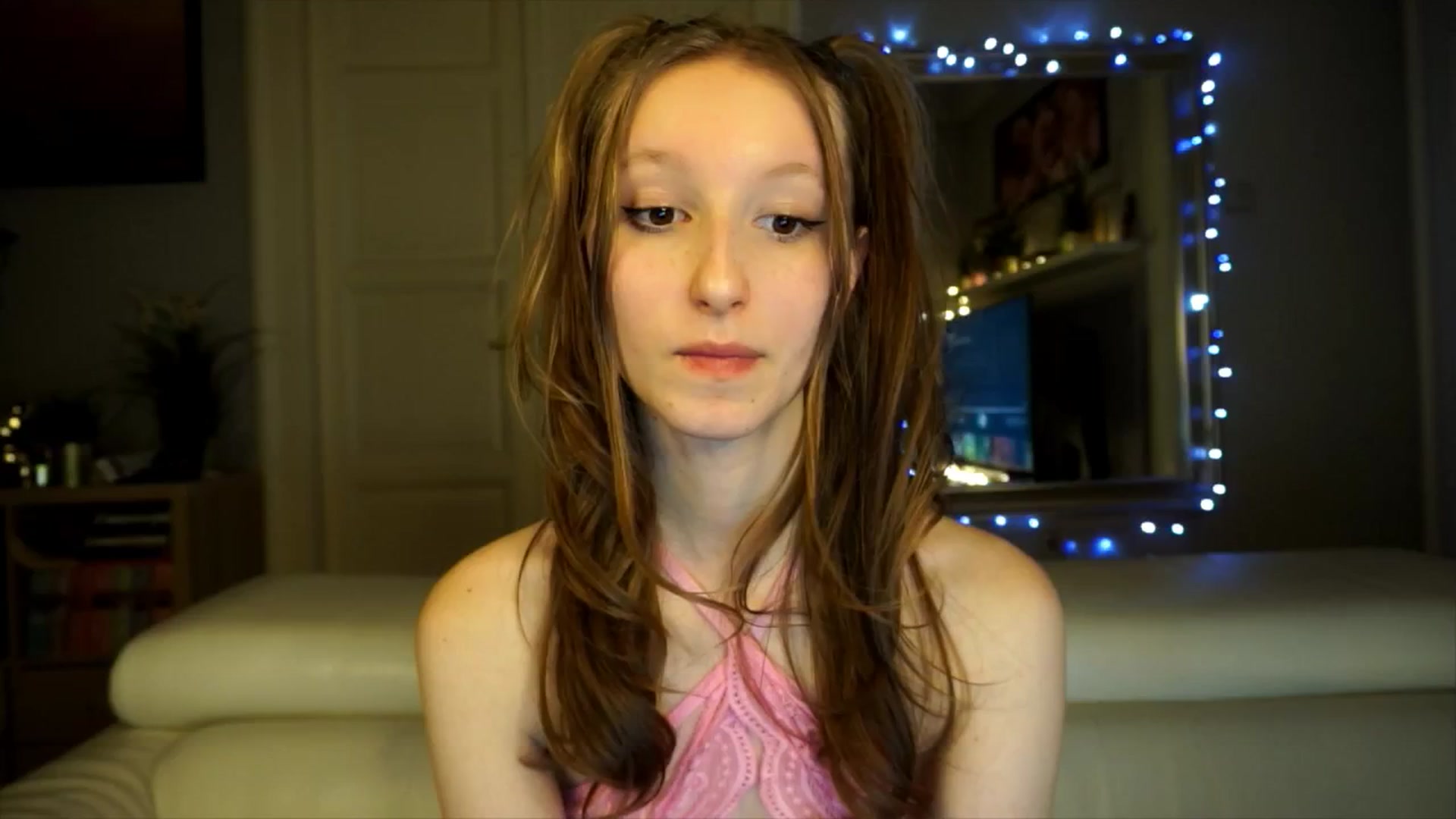 Gallery image thumbnail from Sw33t_g1rl's myfreecams stream on, 02/15/2026, 18:29 image 12 of 20