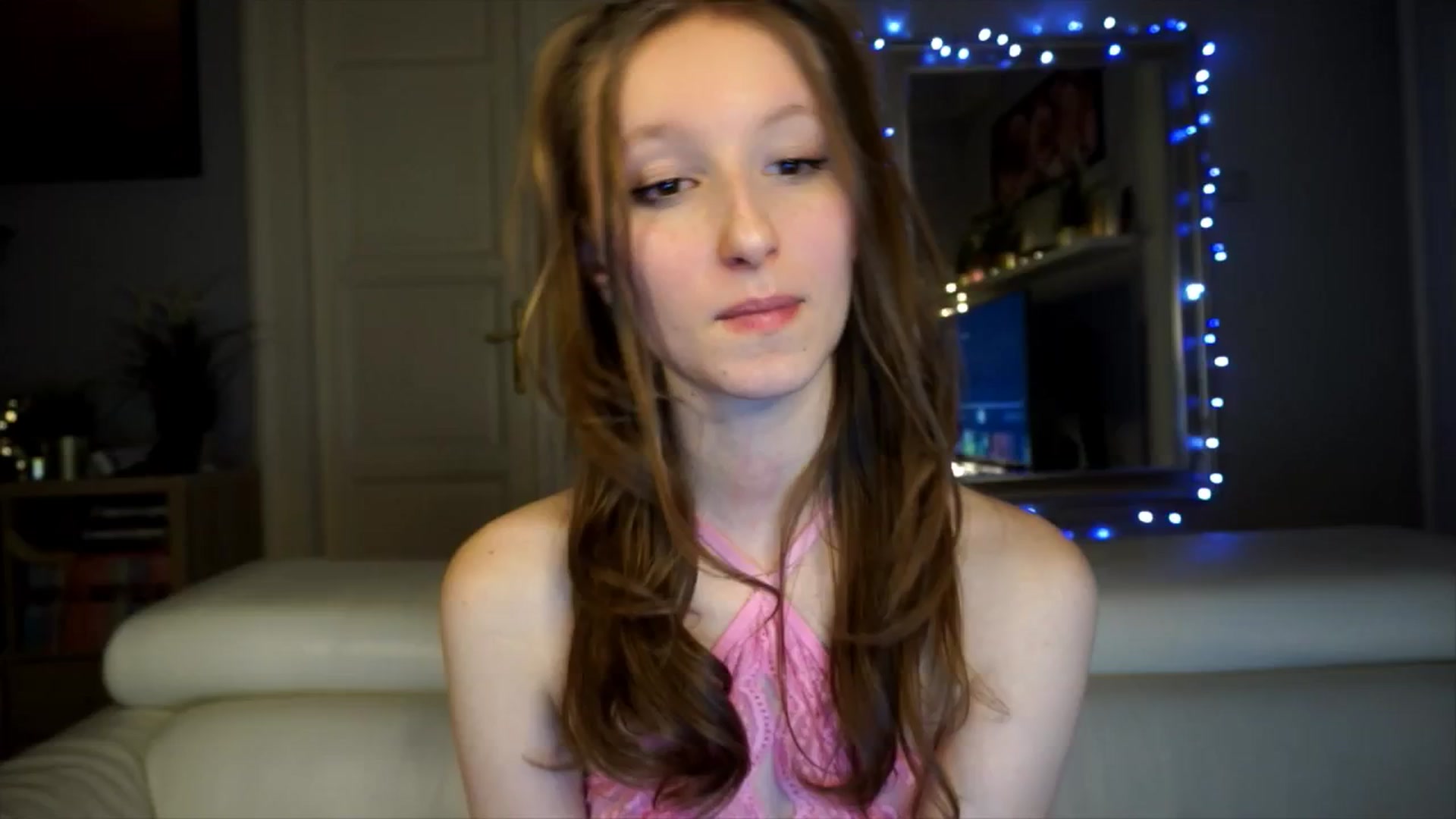 Gallery image thumbnail from Sw33t_g1rl's myfreecams stream on, 02/15/2026, 18:29 image 18 of 20