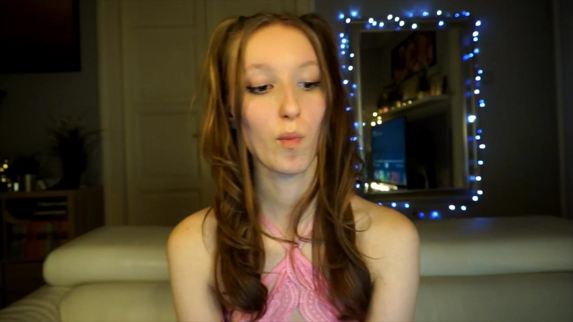 Gallery image thumbnail from Sw33t_g1rl's myfreecams stream on, 02/15/2026, 18:29 image 13 of 20