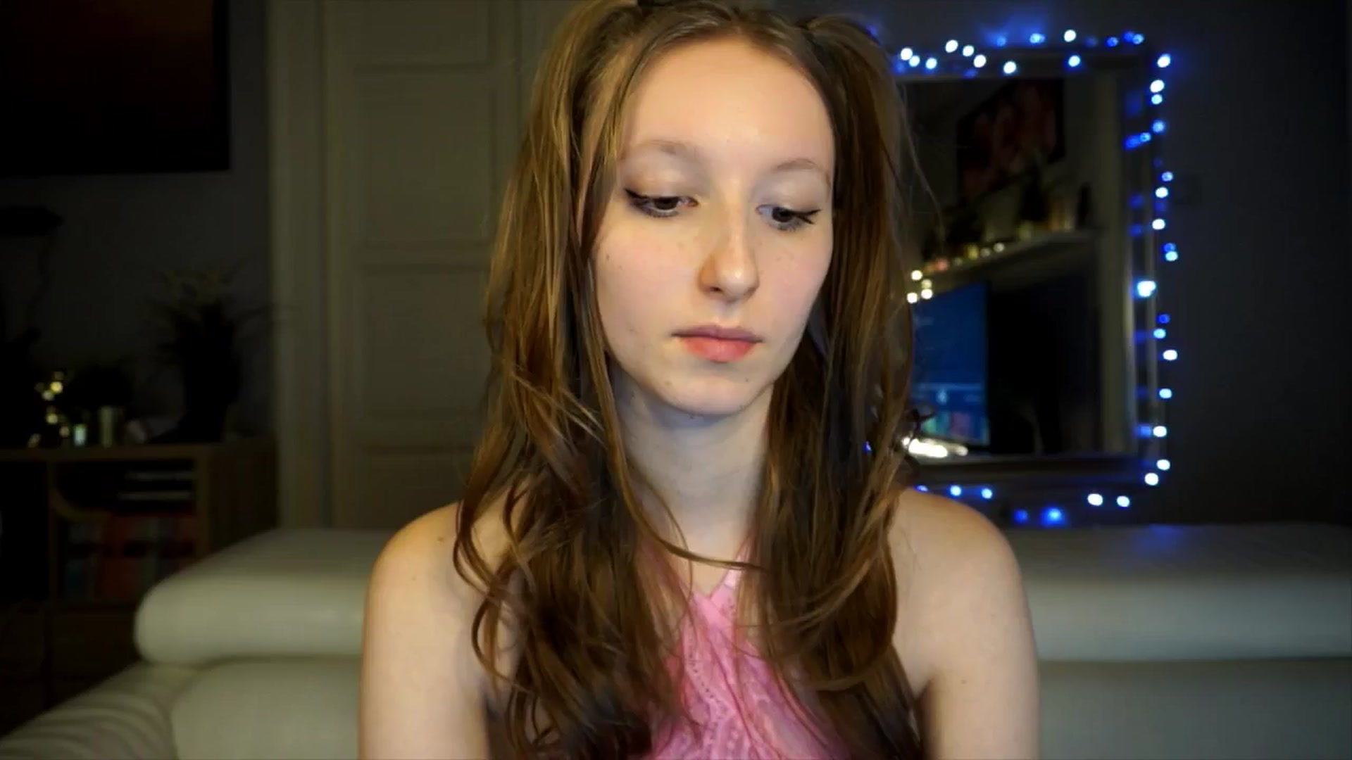 Gallery image thumbnail from Sw33t_g1rl's myfreecams stream on, 02/15/2026, 18:29 image 7 of 20