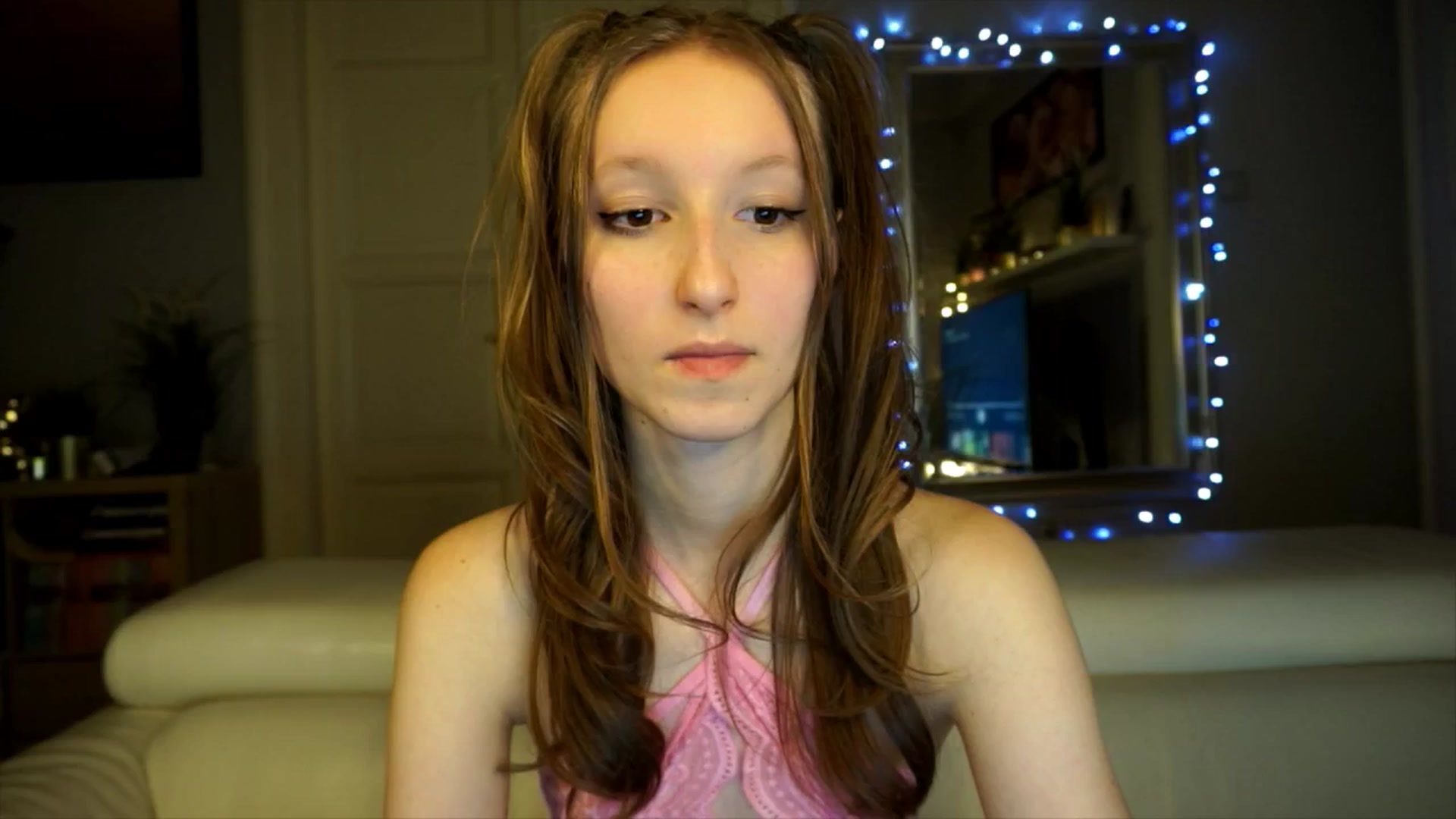 Gallery image thumbnail from Sw33t_g1rl's myfreecams stream on, 02/15/2026, 18:29 image 14 of 20