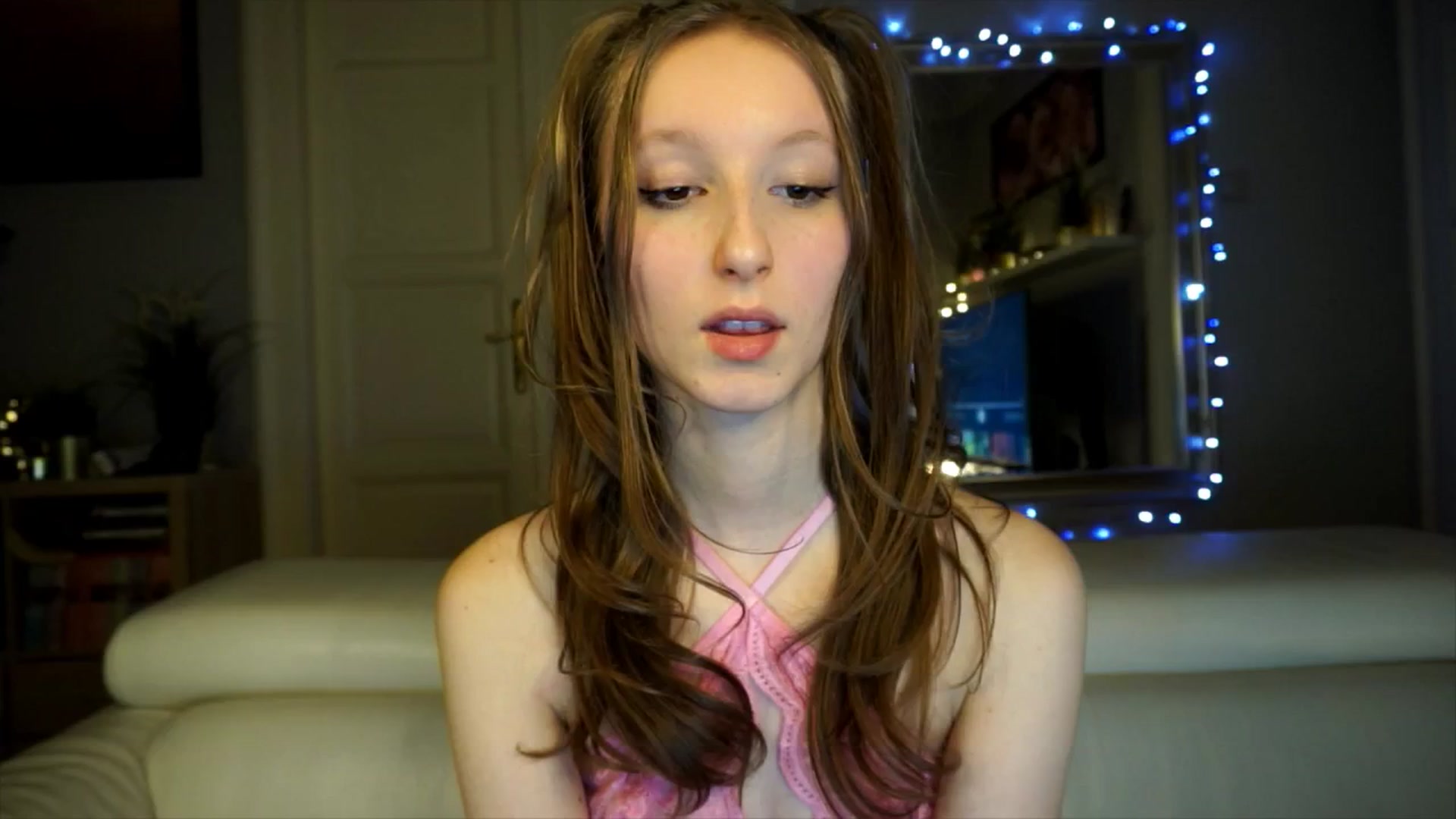 Gallery image thumbnail from Sw33t_g1rl's myfreecams stream on, 02/15/2026, 18:29 image 17 of 20