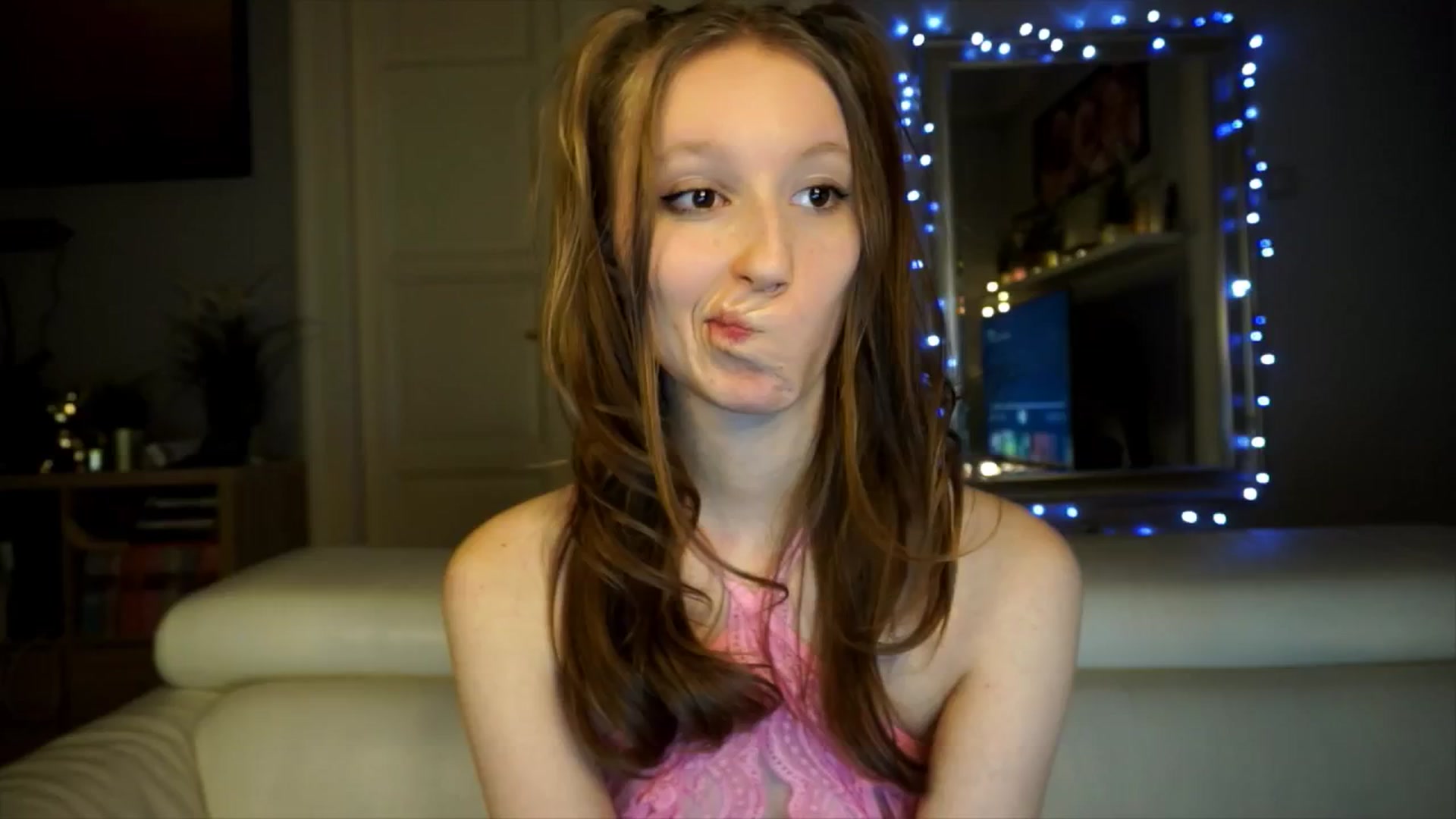 Gallery image thumbnail from Sw33t_g1rl's myfreecams stream on, 02/15/2026, 18:29 image 3 of 20