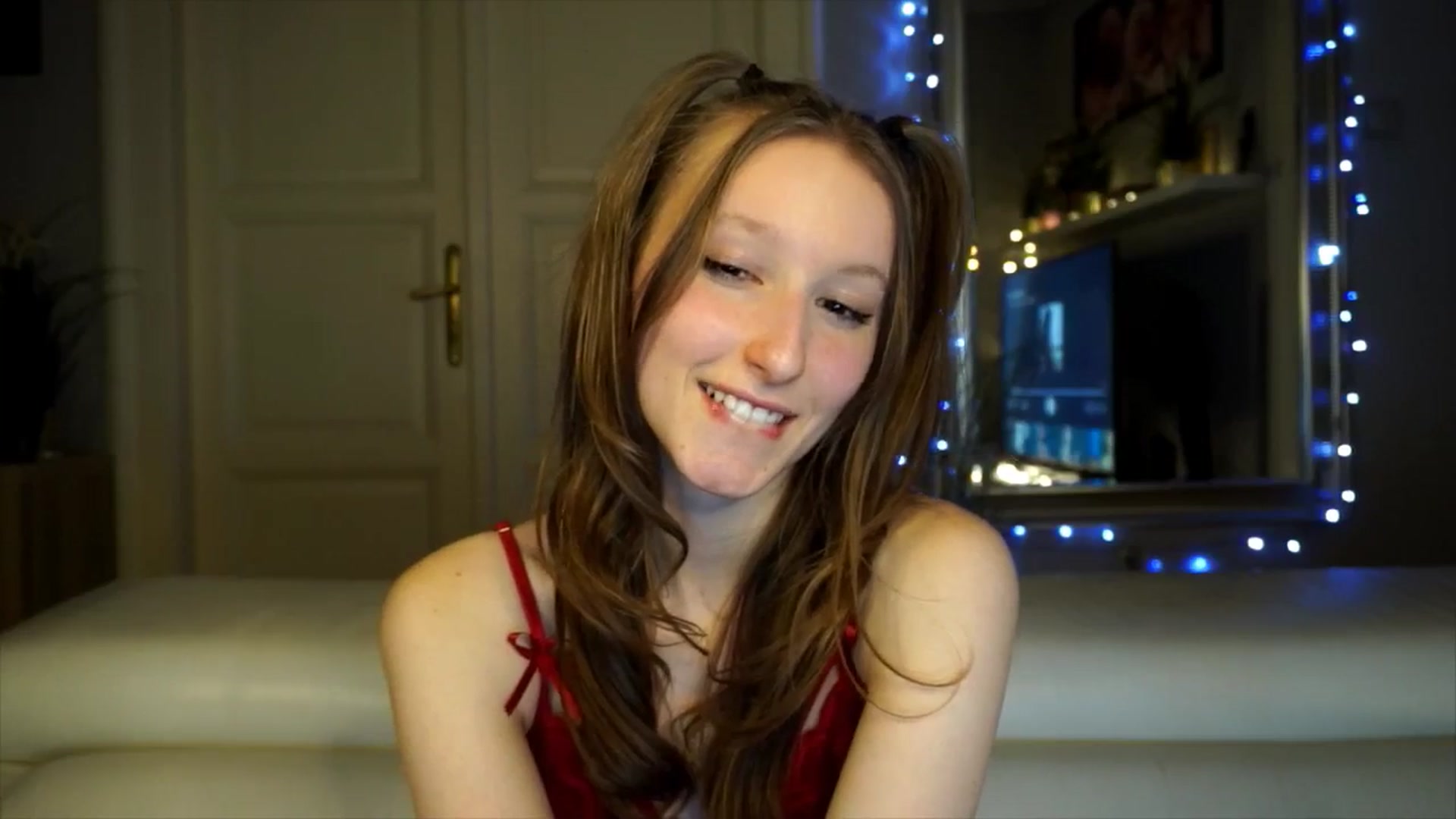 Gallery image thumbnail from Sw33t_g1rl's myfreecams stream on, 02/15/2026, 20:47 image 17 of 20