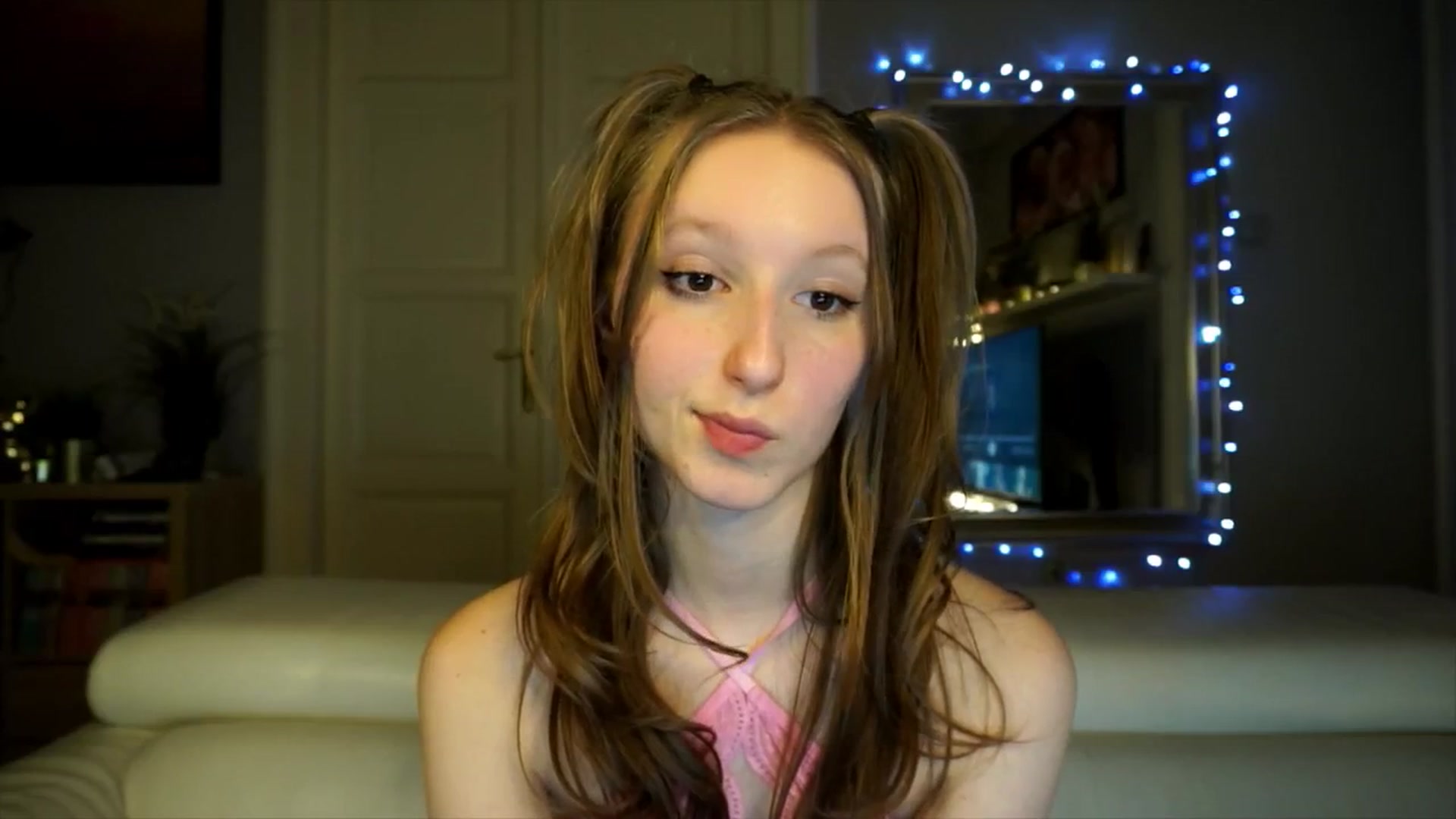 Gallery image thumbnail from Sw33t_g1rl's myfreecams stream on, 02/15/2026, 20:47 image 3 of 20