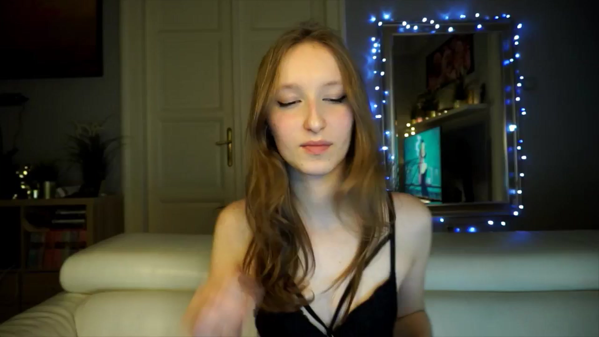 Gallery image thumbnail from Sw33t_g1rl's myfreecams stream on, 02/17/2026, 17:41 image 18 of 20