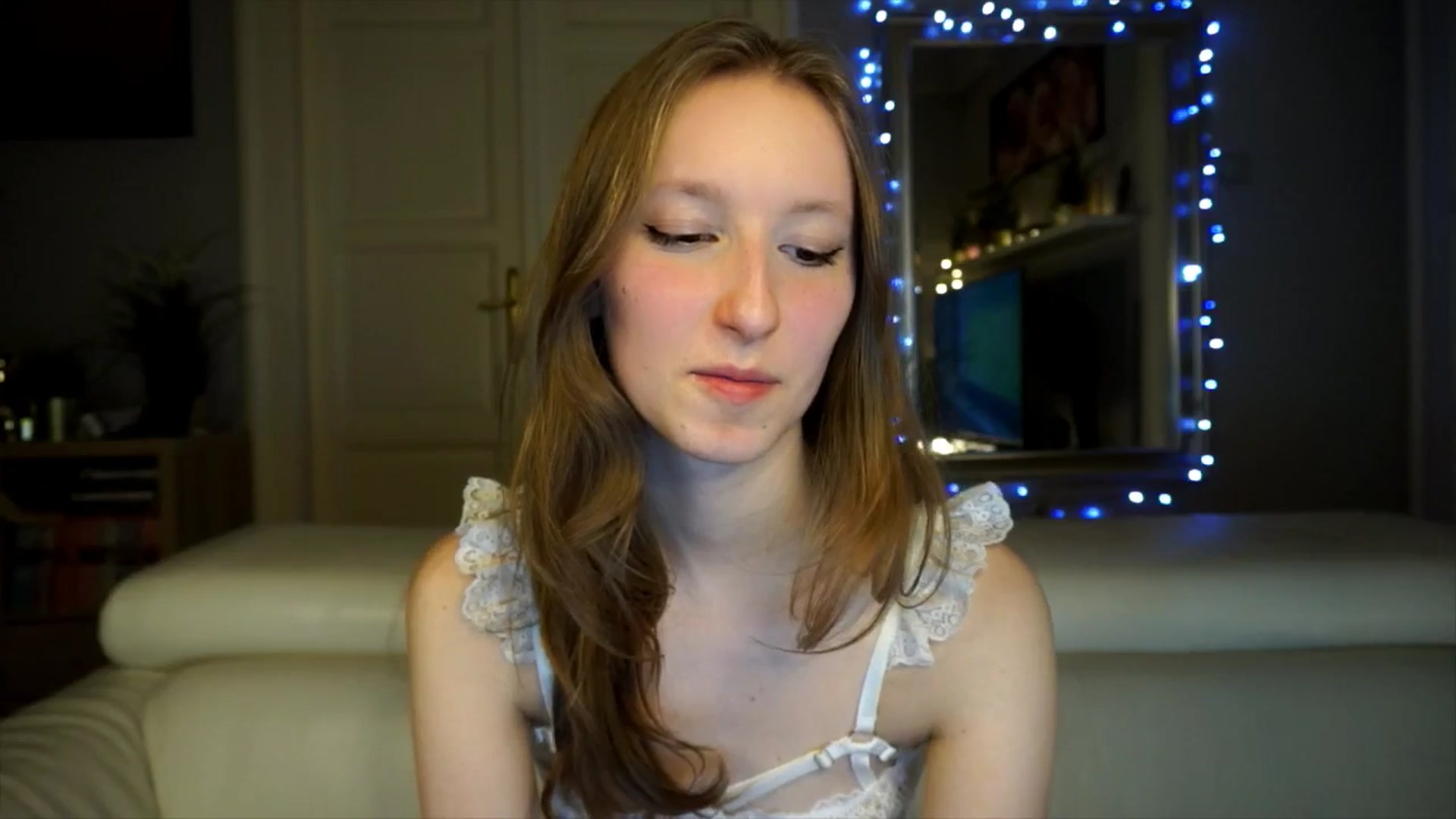 Gallery image thumbnail from Sw33t_g1rl's myfreecams stream on, 02/18/2026, 19:33 image 19 of 20