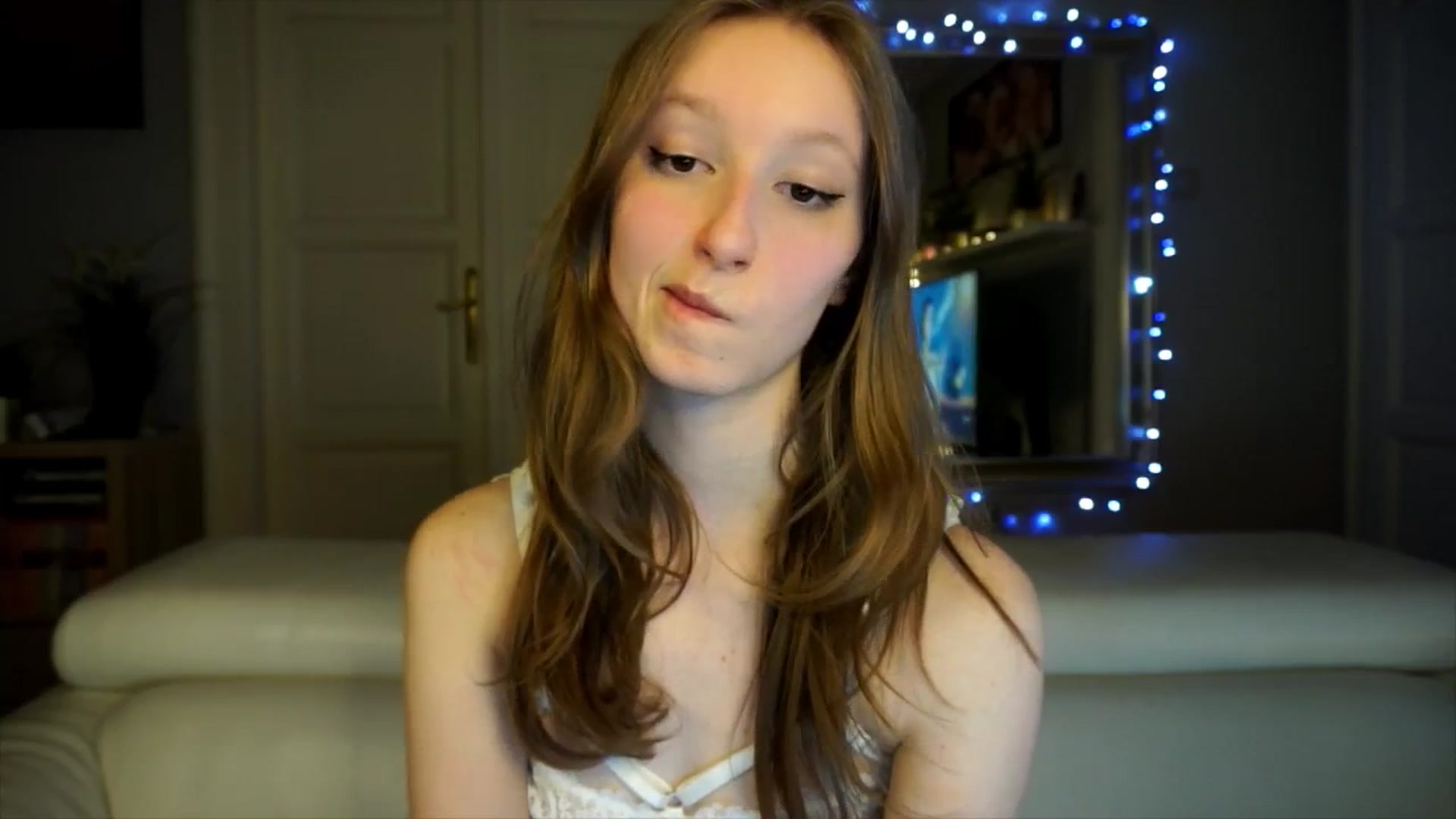 Gallery image thumbnail from Sw33t_g1rl's myfreecams stream on, 02/18/2026, 19:33 image 14 of 20