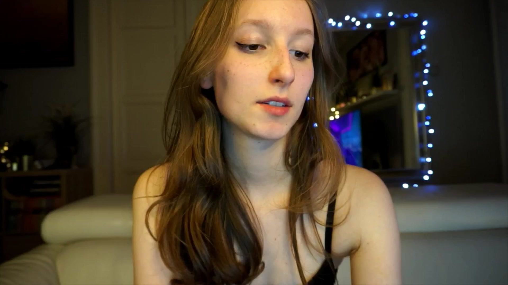 Gallery image thumbnail from Sw33t_g1rl's myfreecams stream on, 02/19/2026, 20:19 image 16 of 20