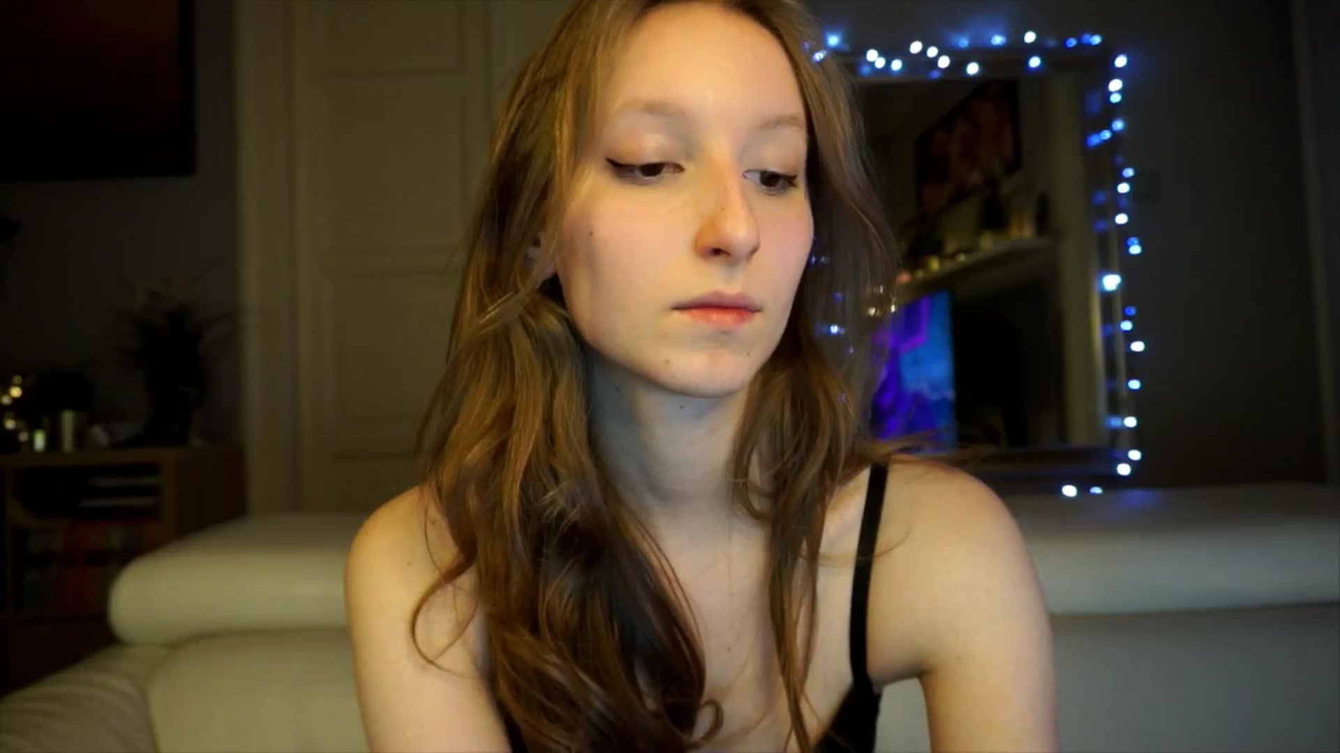 Gallery image thumbnail from Sw33t_g1rl's myfreecams stream on, 02/19/2026, 20:19 image 17 of 20