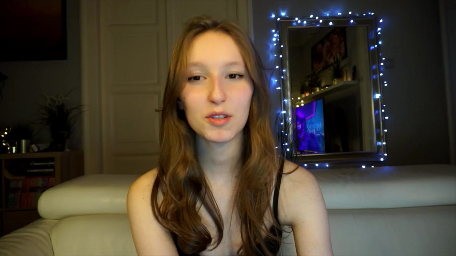 Gallery image thumbnail from Sw33t_g1rl's myfreecams stream on, 02/19/2026, 20:19 image 18 of 20
