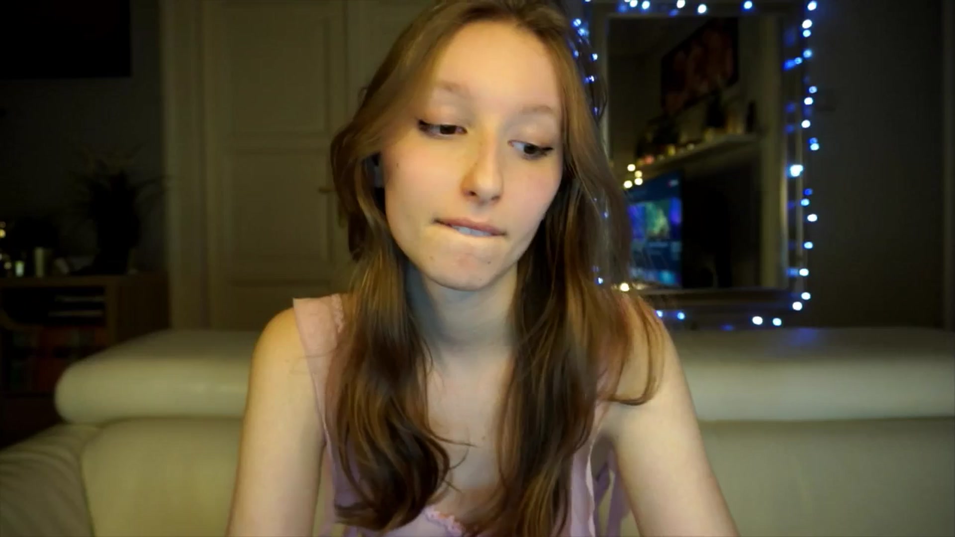 Gallery image thumbnail from Sw33t_g1rl's myfreecams stream on, 02/20/2026, 19:41 image 5 of 20