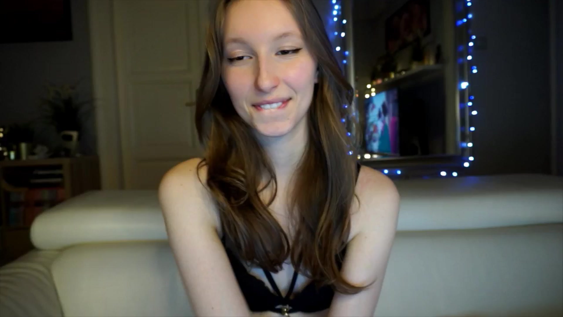 Gallery image thumbnail from Sw33t_g1rl's myfreecams stream on, 02/22/2026, 20:10 image 13 of 20