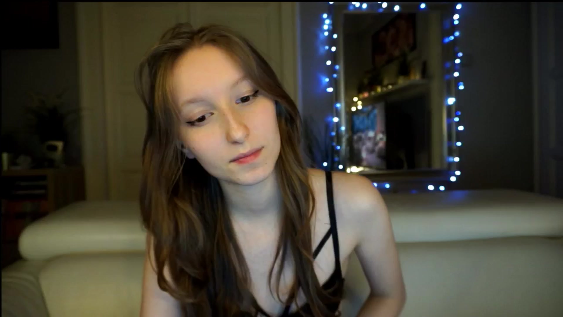 Gallery image thumbnail from Sw33t_g1rl's myfreecams stream on, 02/25/2026, 24:13 image 18 of 20
