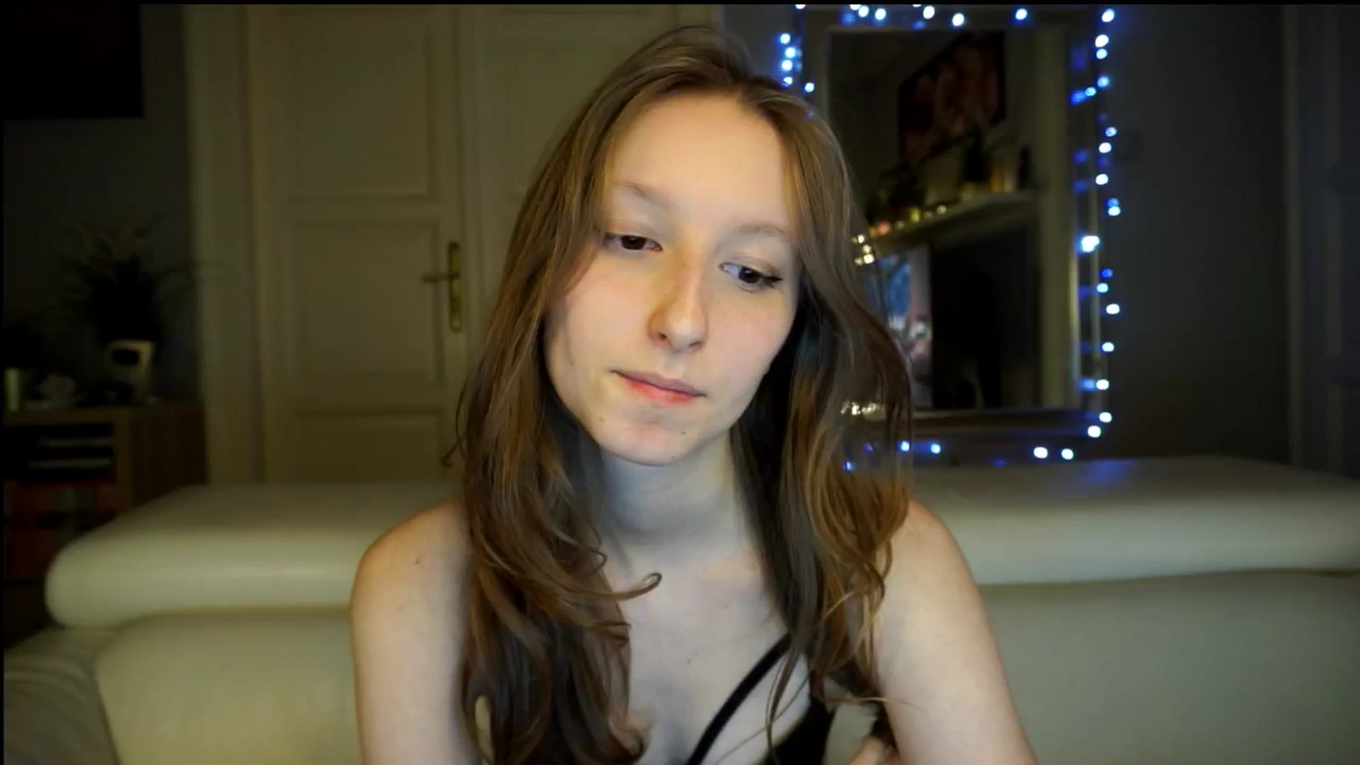 Gallery image thumbnail from Sw33t_g1rl's myfreecams stream on, 02/25/2026, 24:13 image 13 of 20