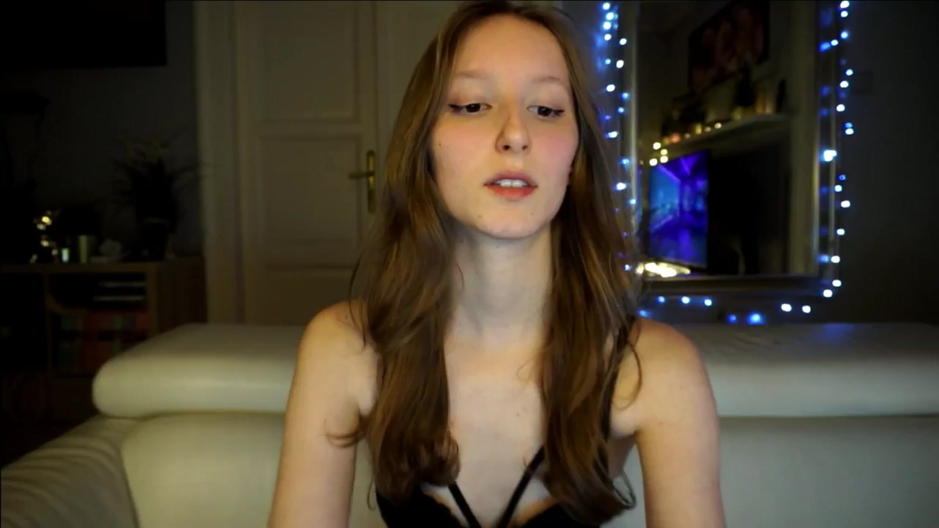 Gallery image thumbnail from Sw33t_g1rl's myfreecams stream on, 02/26/2026, 22:15 image 17 of 20