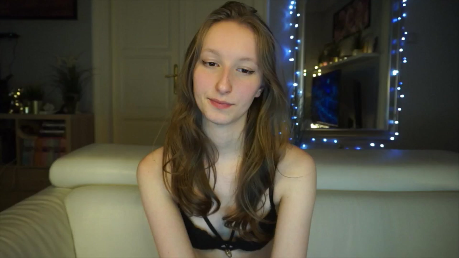 Gallery image thumbnail from Sw33t_g1rl's myfreecams stream on, 03/01/2026, 11:15 image 5 of 20