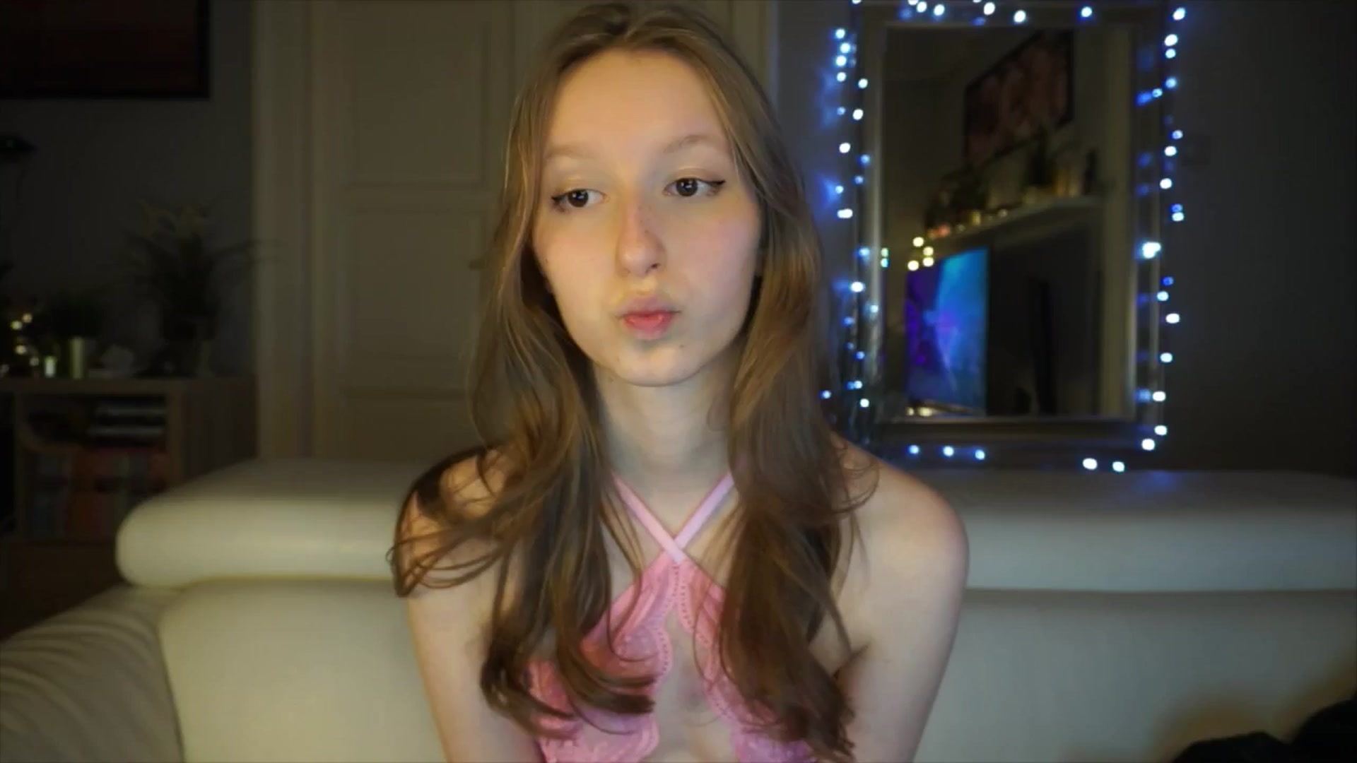 Gallery image thumbnail from Sw33t_g1rl's myfreecams stream on, 03/02/2026, 17:14 image 1 of 20