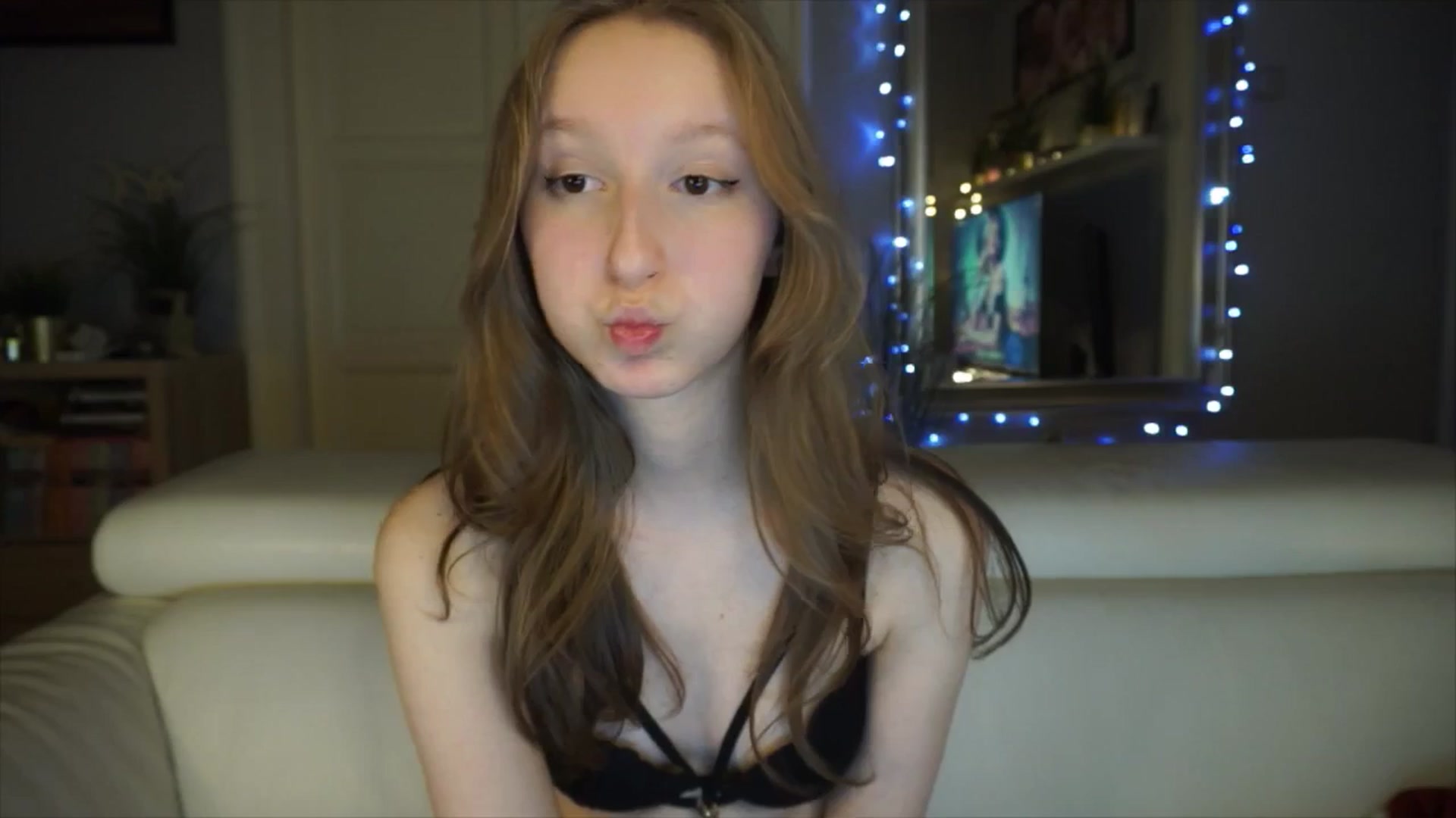 Gallery image thumbnail from Sw33t_g1rl's myfreecams stream on, 03/05/2026, 16:38 image 10 of 20