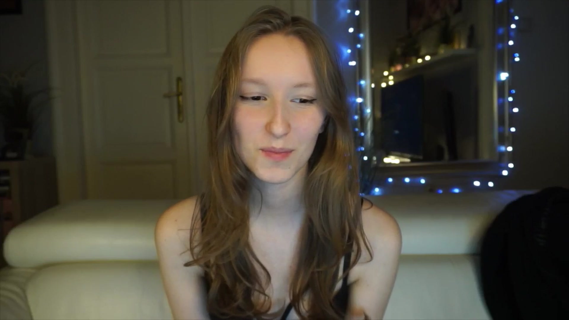 Gallery image thumbnail from Sw33t_g1rl's myfreecams stream on, 03/07/2026, 17:23 image 13 of 20