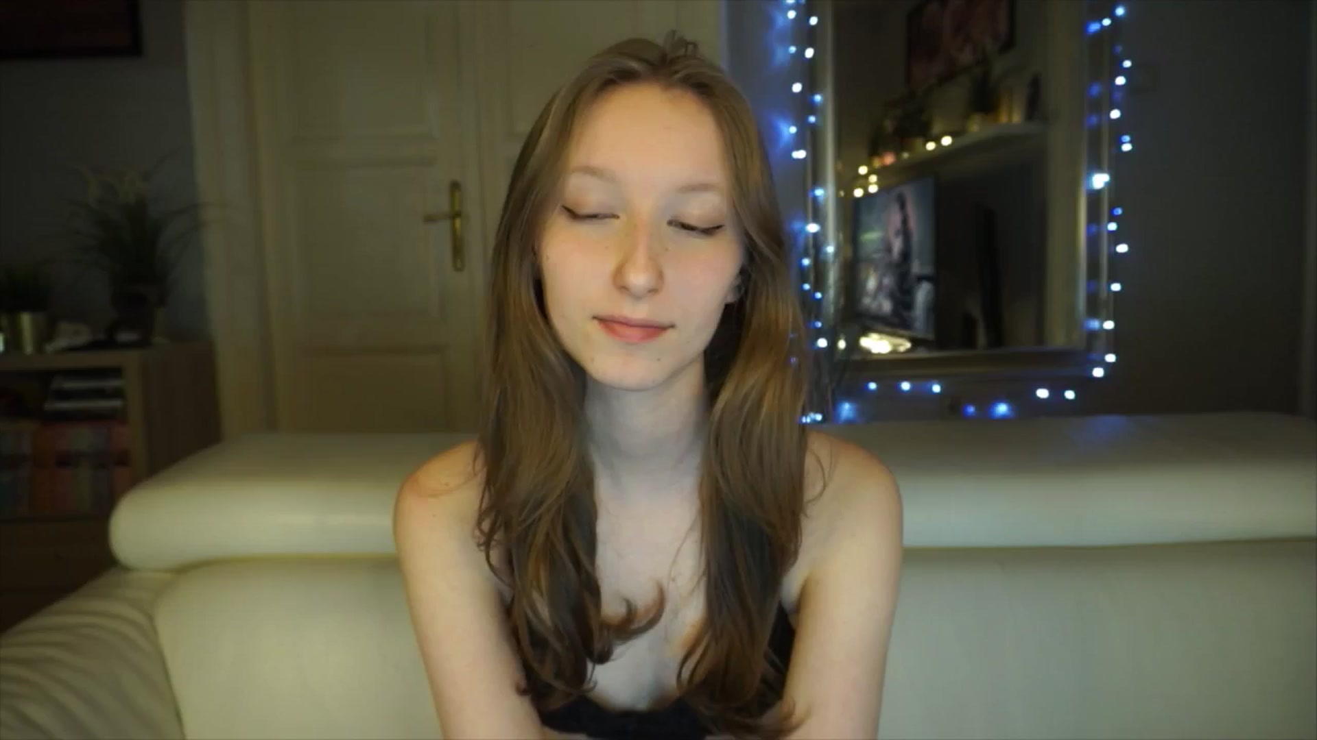 Gallery image thumbnail from Sw33t_g1rl's myfreecams stream on, 03/08/2026, 15:27 image 18 of 20