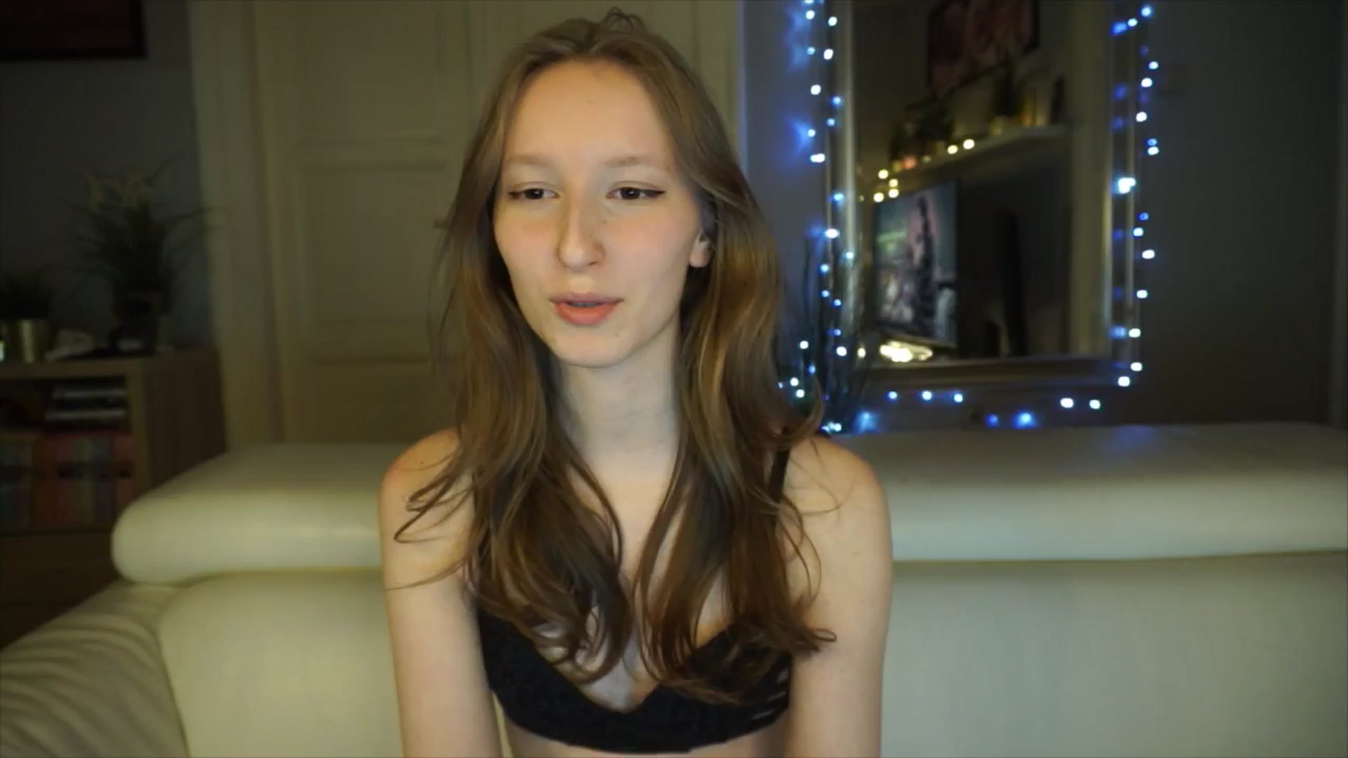 Gallery image thumbnail from Sw33t_g1rl's myfreecams stream on, 03/08/2026, 15:27 image 16 of 20