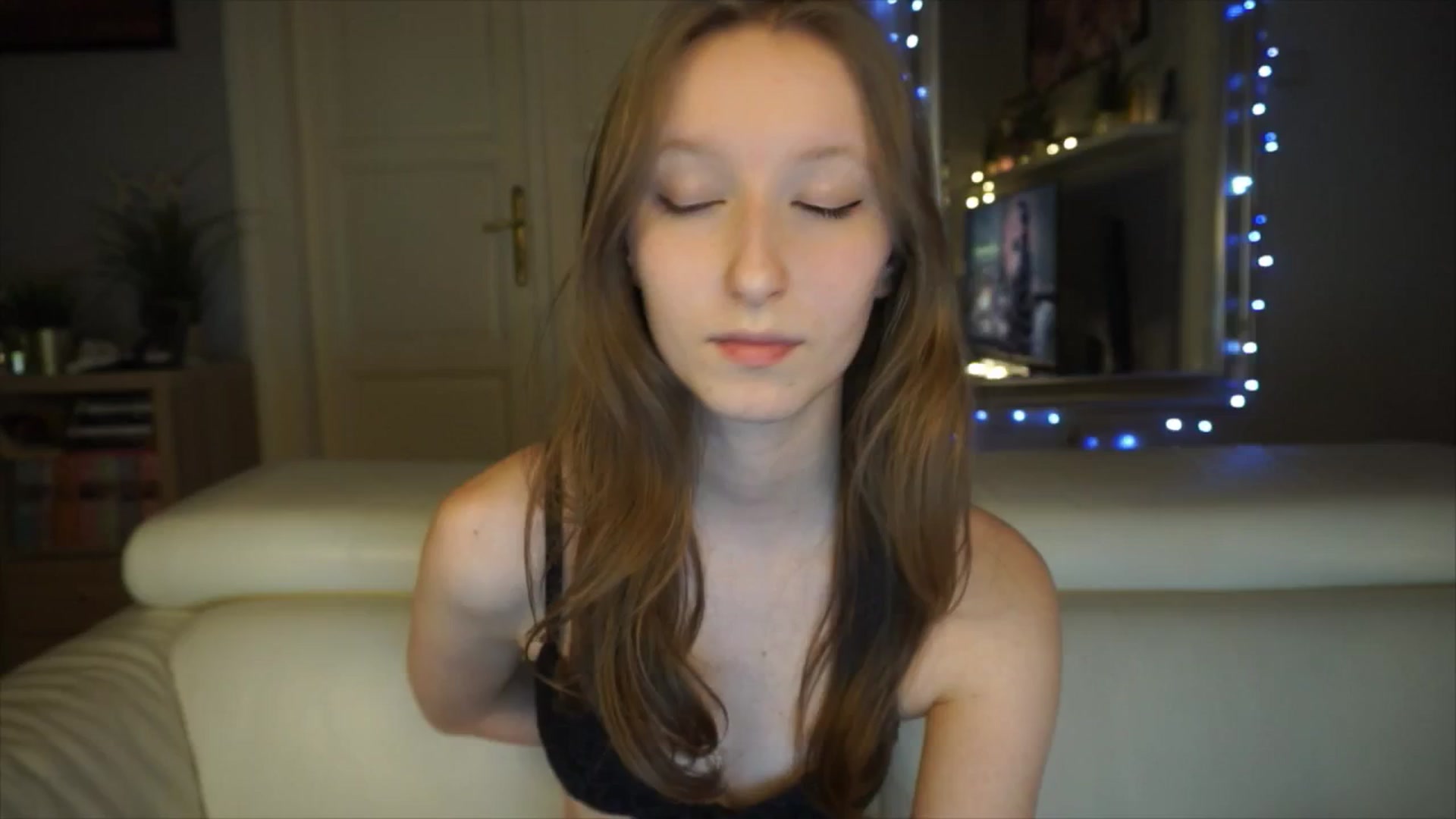 Gallery image thumbnail from Sw33t_g1rl's myfreecams stream on, 03/08/2026, 15:27 image 5 of 20