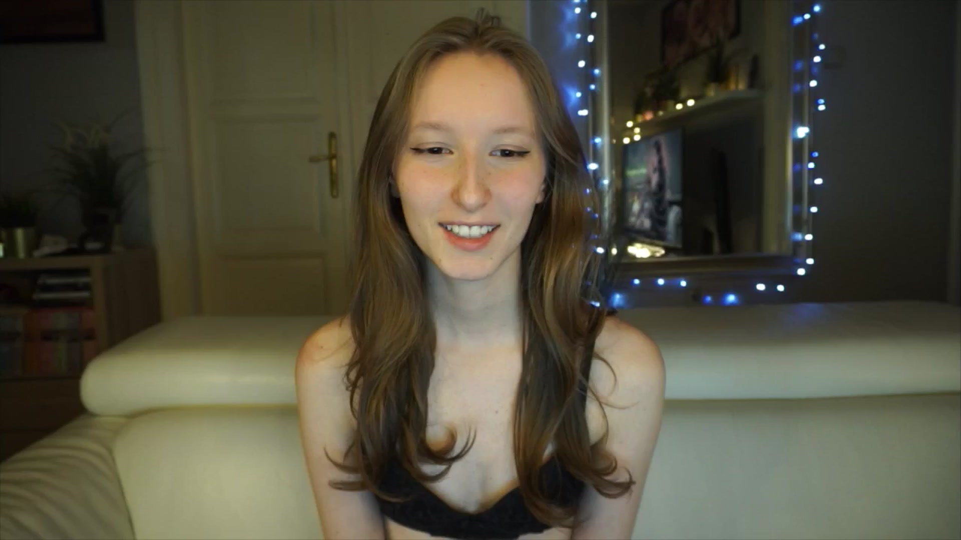 Gallery image thumbnail from Sw33t_g1rl's myfreecams stream on, 03/08/2026, 15:27 image 17 of 20