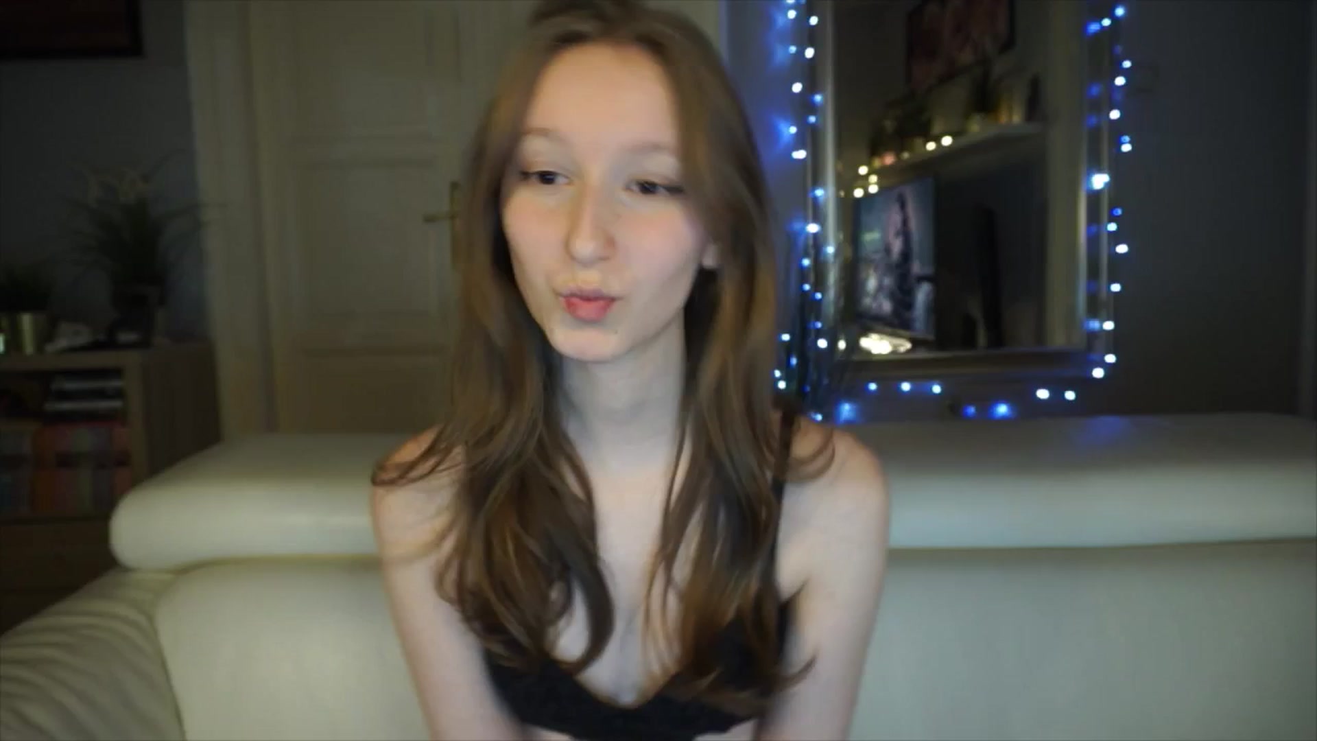 Gallery image thumbnail from Sw33t_g1rl's myfreecams stream on, 03/08/2026, 15:27 image 13 of 20