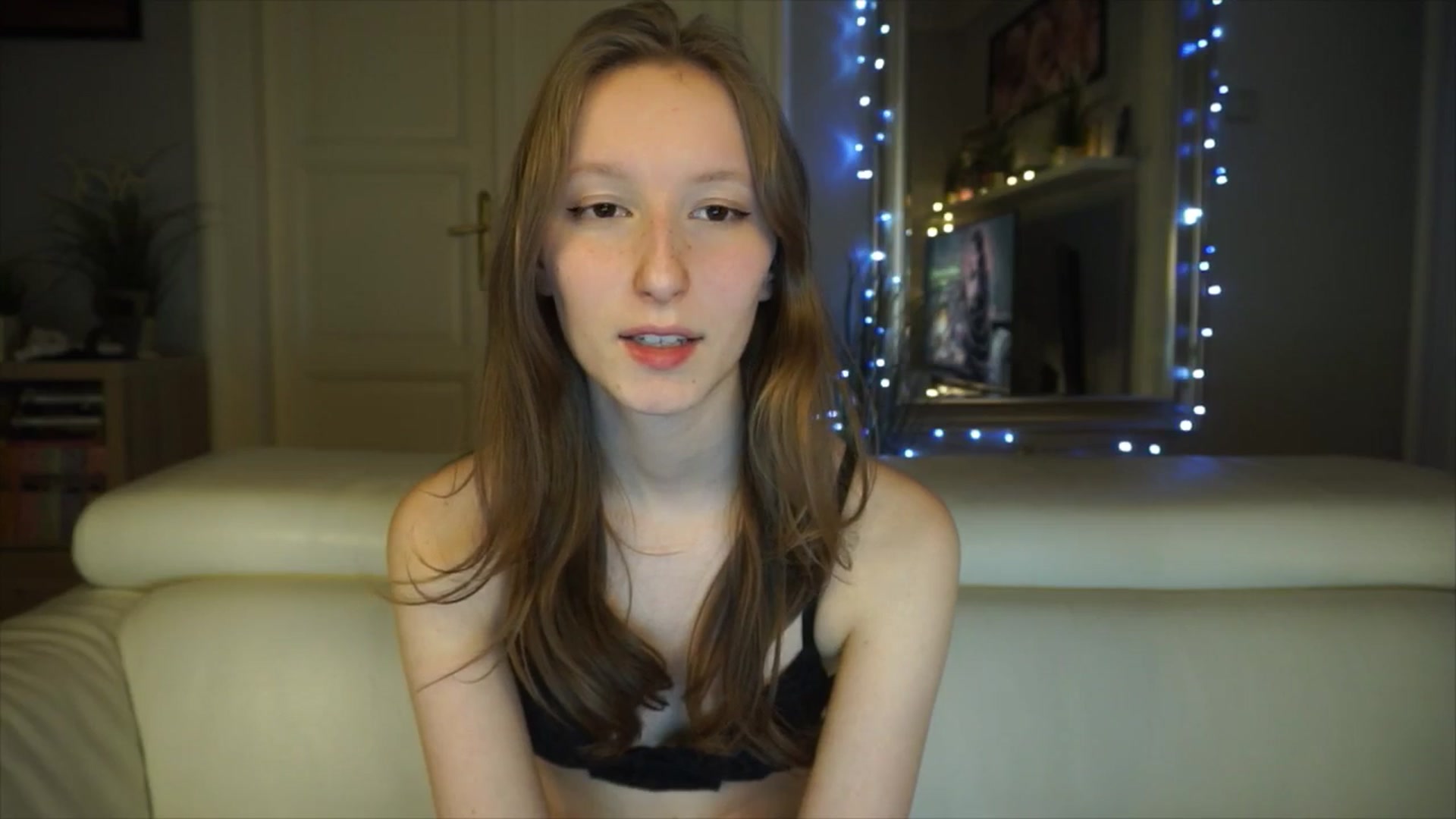 Gallery image thumbnail from Sw33t_g1rl's myfreecams stream on, 03/08/2026, 18:17 image 2 of 20