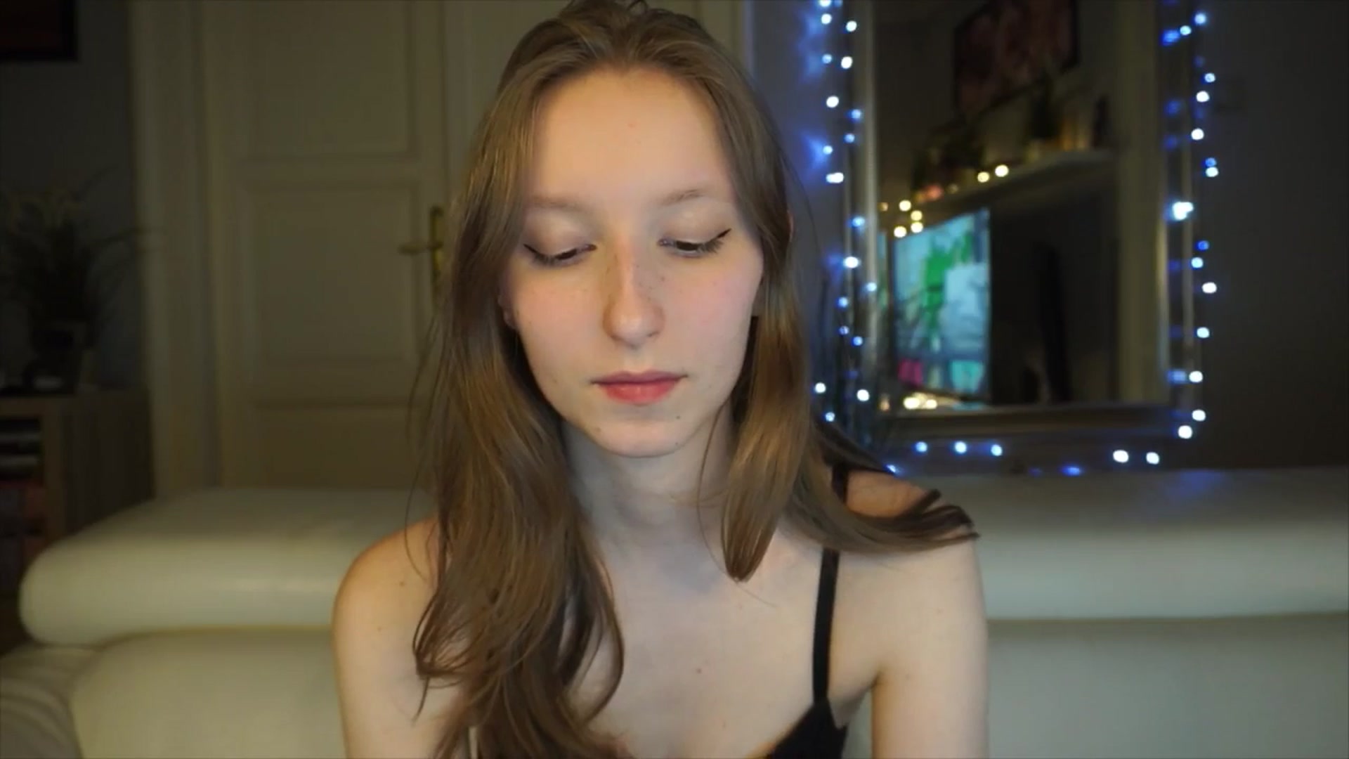Gallery image thumbnail from Sw33t_g1rl's myfreecams stream on, 03/08/2026, 18:17 image 15 of 20