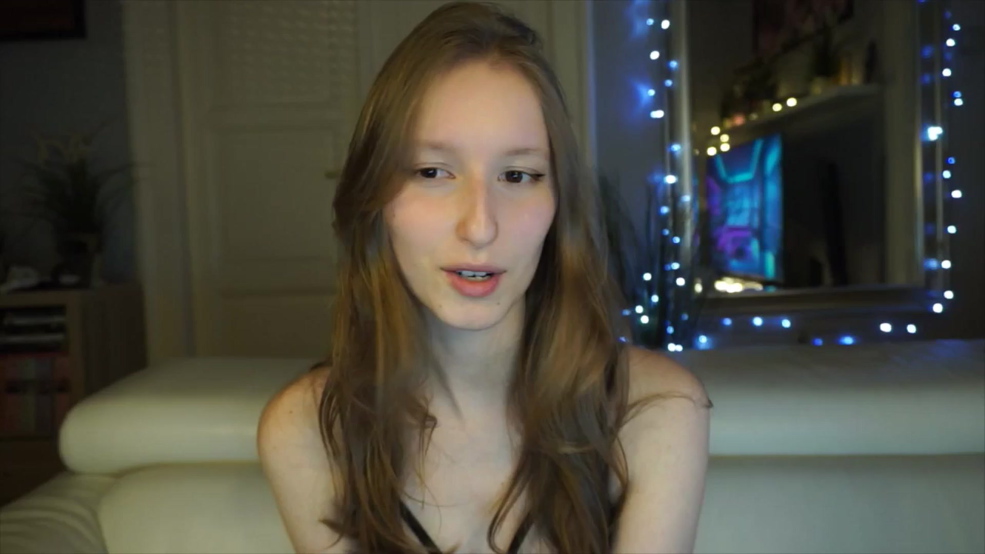 Gallery image thumbnail from Sw33t_g1rl's myfreecams stream on, 03/09/2026, 16:17 image 11 of 20