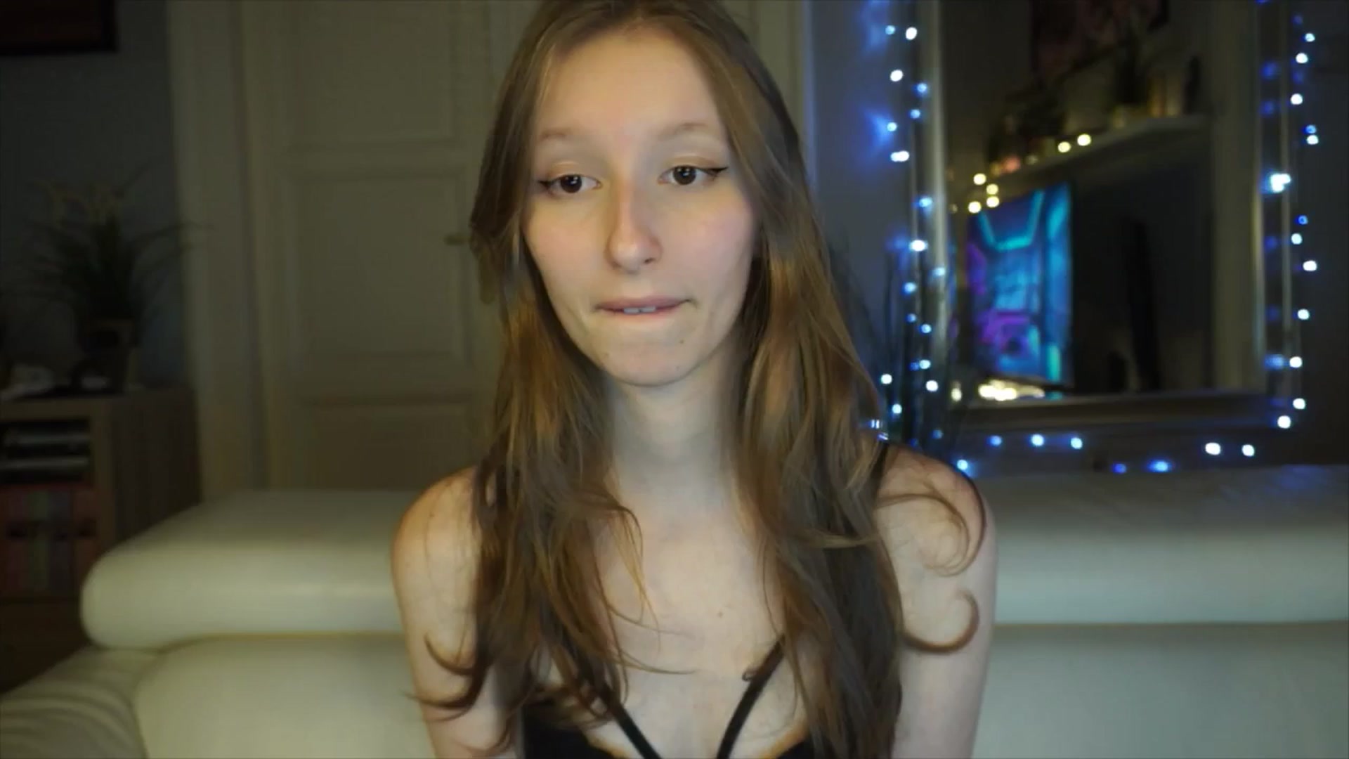 Gallery image thumbnail from Sw33t_g1rl's myfreecams stream on, 03/09/2026, 16:17 image 9 of 20