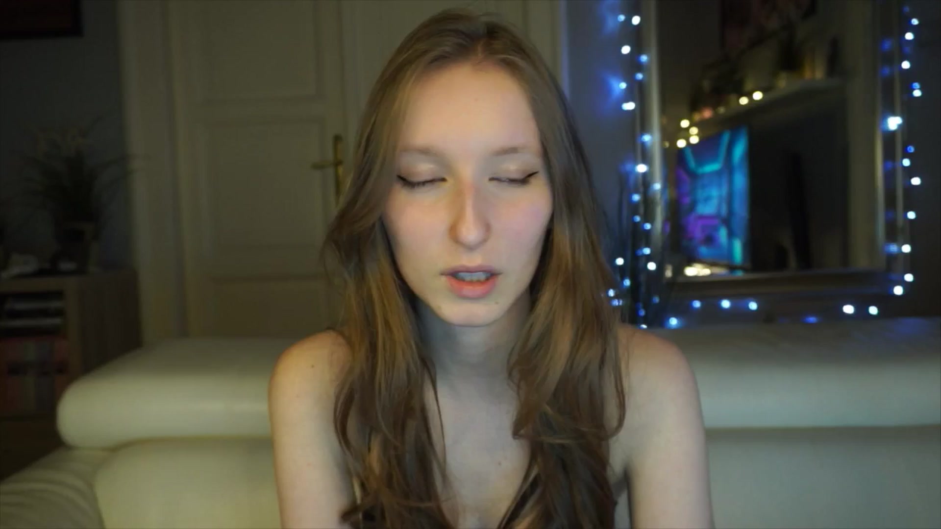 Gallery image thumbnail from Sw33t_g1rl's myfreecams stream on, 03/09/2026, 16:17 image 20 of 20